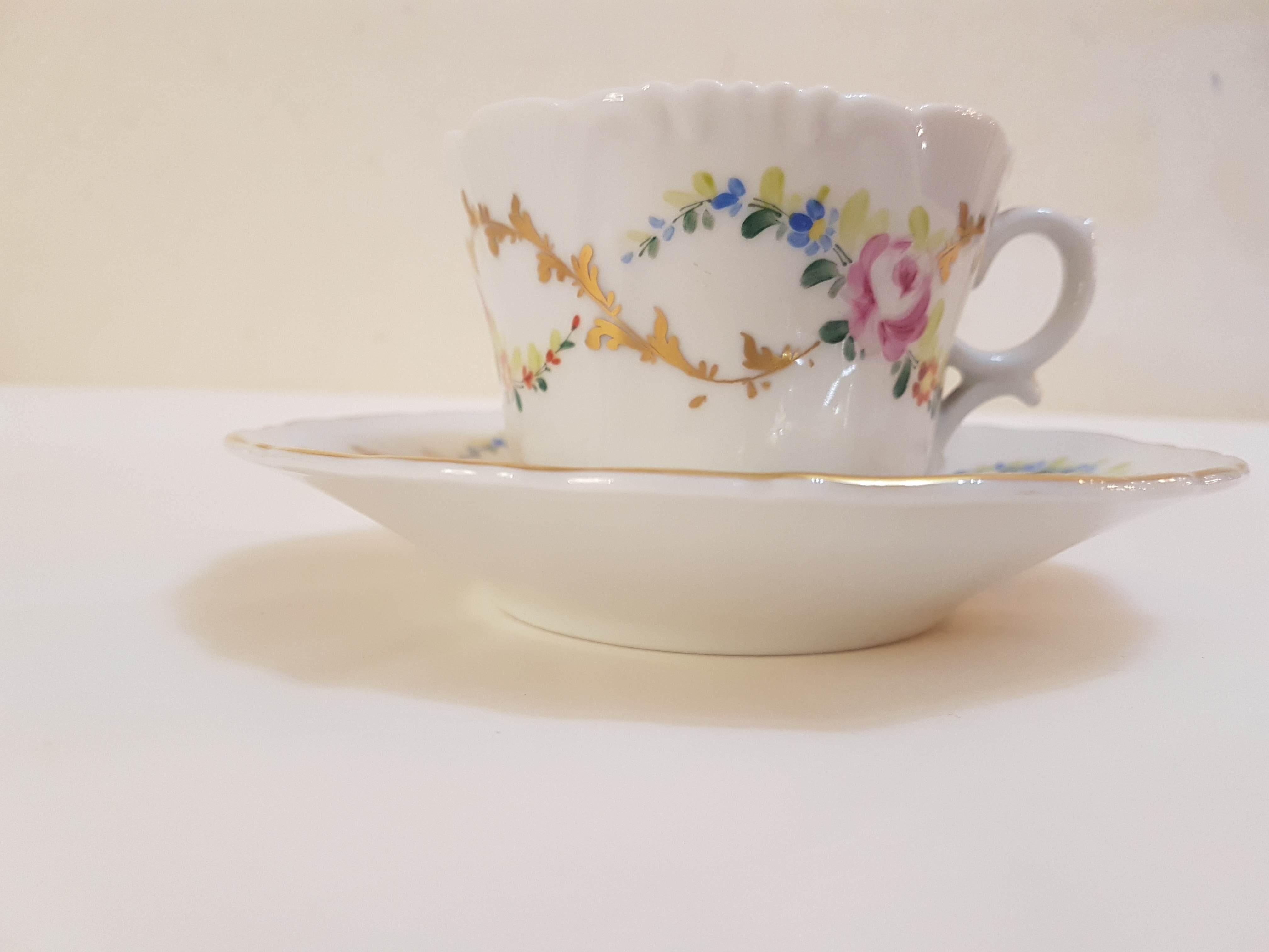 Magnificent collectible tea cup and saucer in portuguese porcelain Vista Alegre , hand-painted, decorated with floral motifs.

Vista Alegre was founded in 1824 by Josè Ferreira Pinto Basto obtaining the royal diploma from His Majesty the King Don