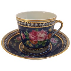 Tasse à thé et soucoupe de collection Vista Alegre en porcelaine peinte à la main du 20ème siècle