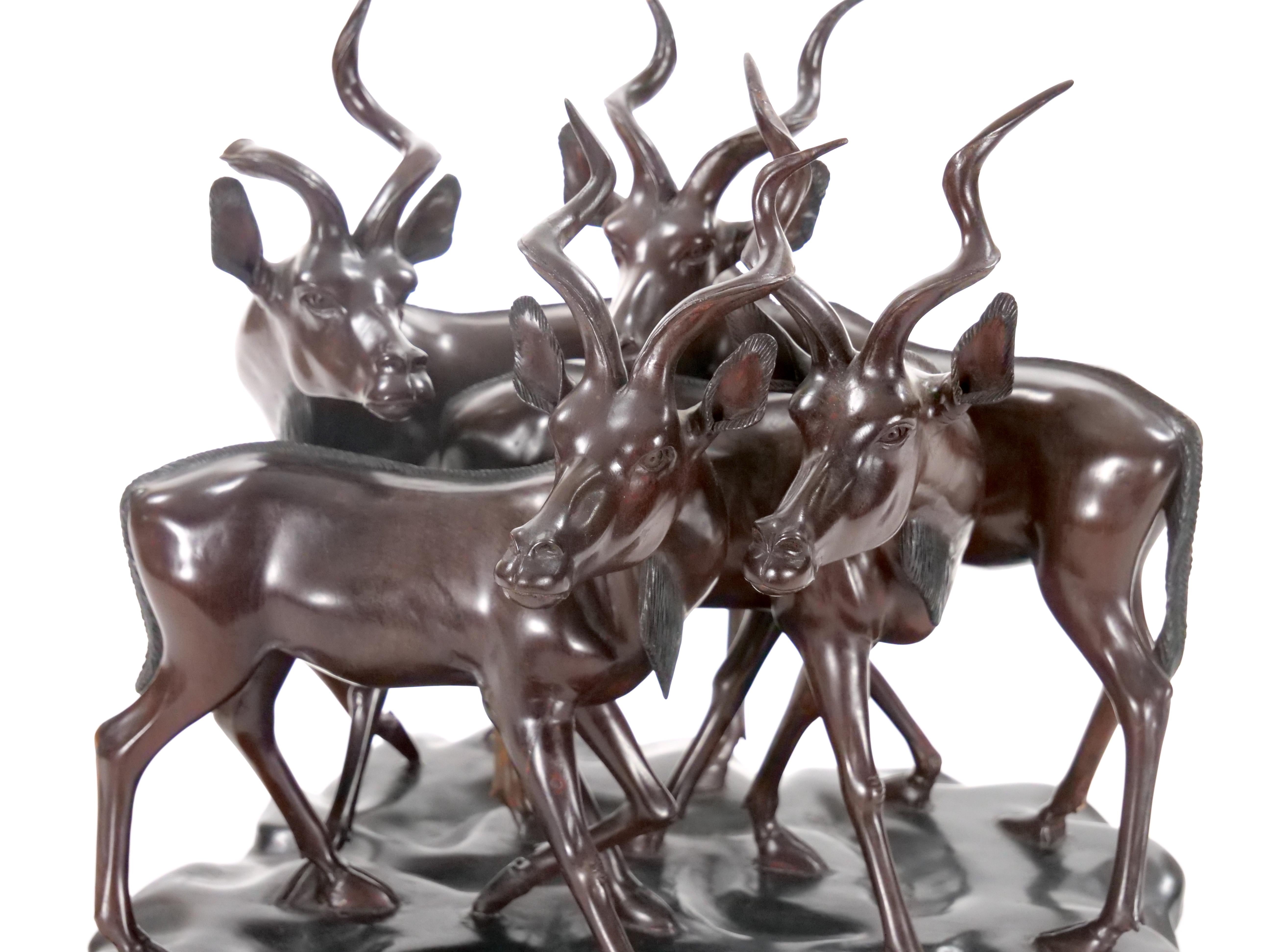 Escultura Decorativa de Madera Pintada a Mano del Siglo XX / Paquete de Gacelas siglo XX en venta