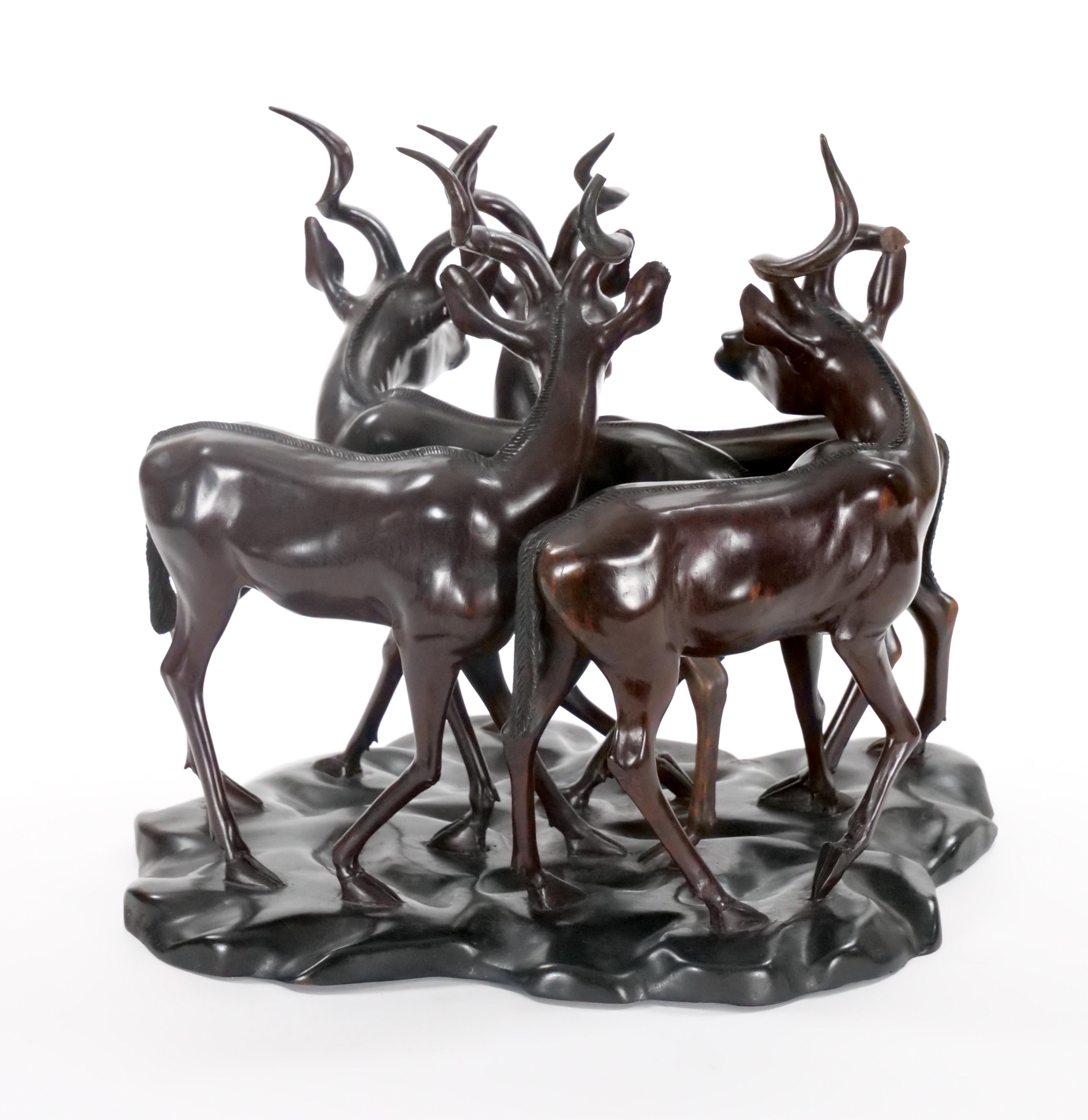 Escultura Decorativa de Madera Pintada a Mano del Siglo XX / Paquete de Gacelas en venta 3