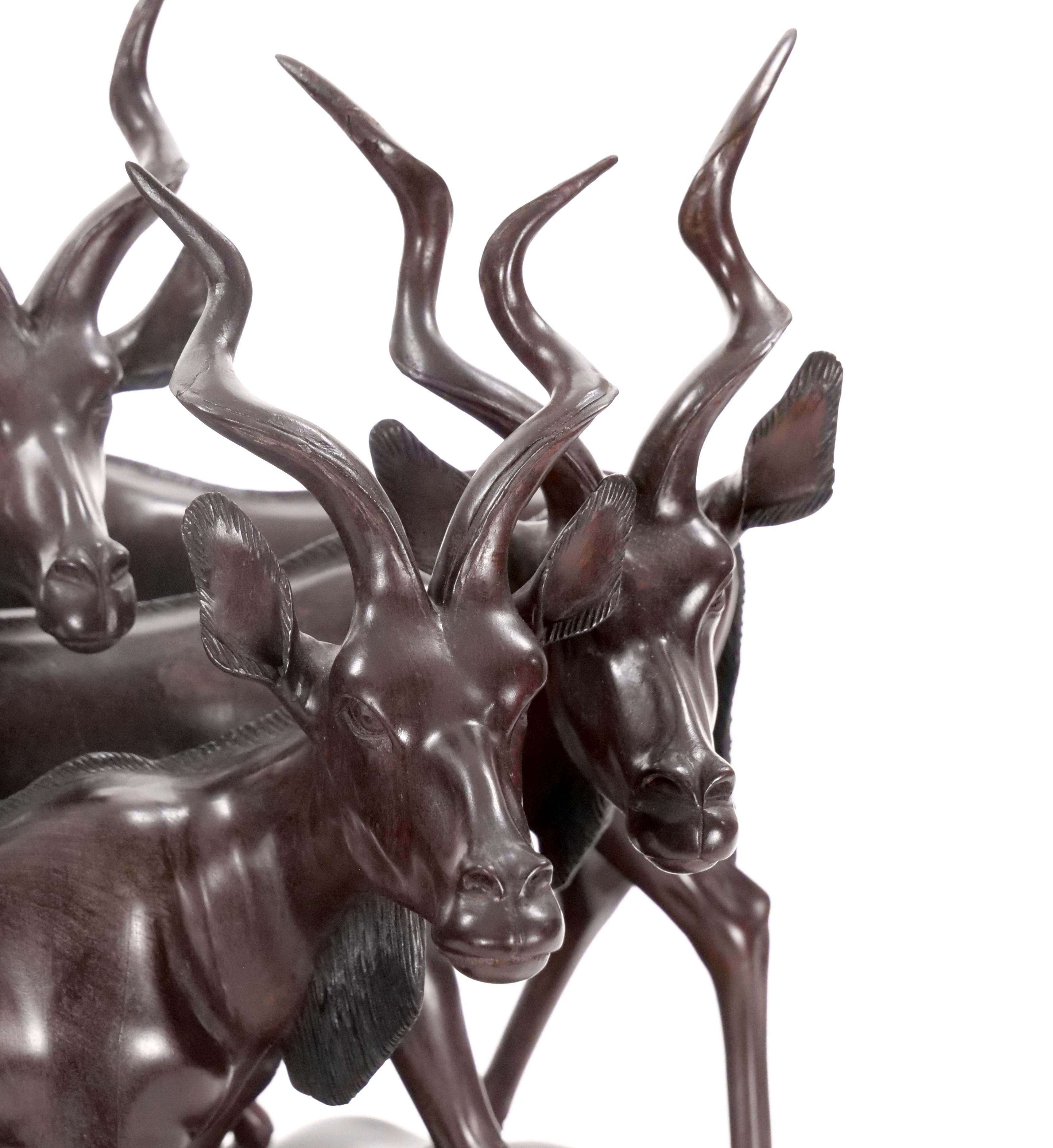 Escultura Decorativa de Madera Pintada a Mano del Siglo XX / Paquete de Gacelas en venta 4