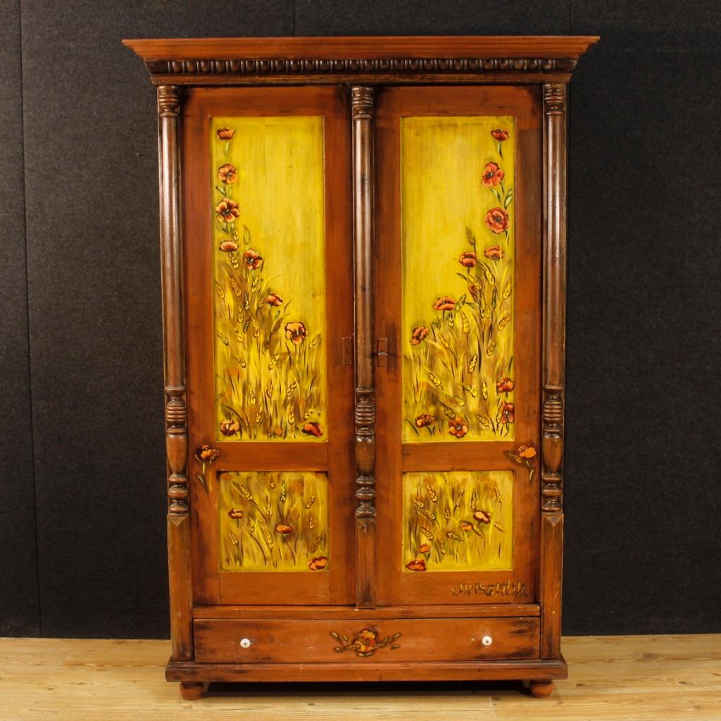 Wardrobe from eastern Europe from 20th century. Wooden furniture pleasantly carved and hand painted with floral decorations of great pleasure. Armoire with two doors and a drawer at the base of excellent capacity and service, complete with a working