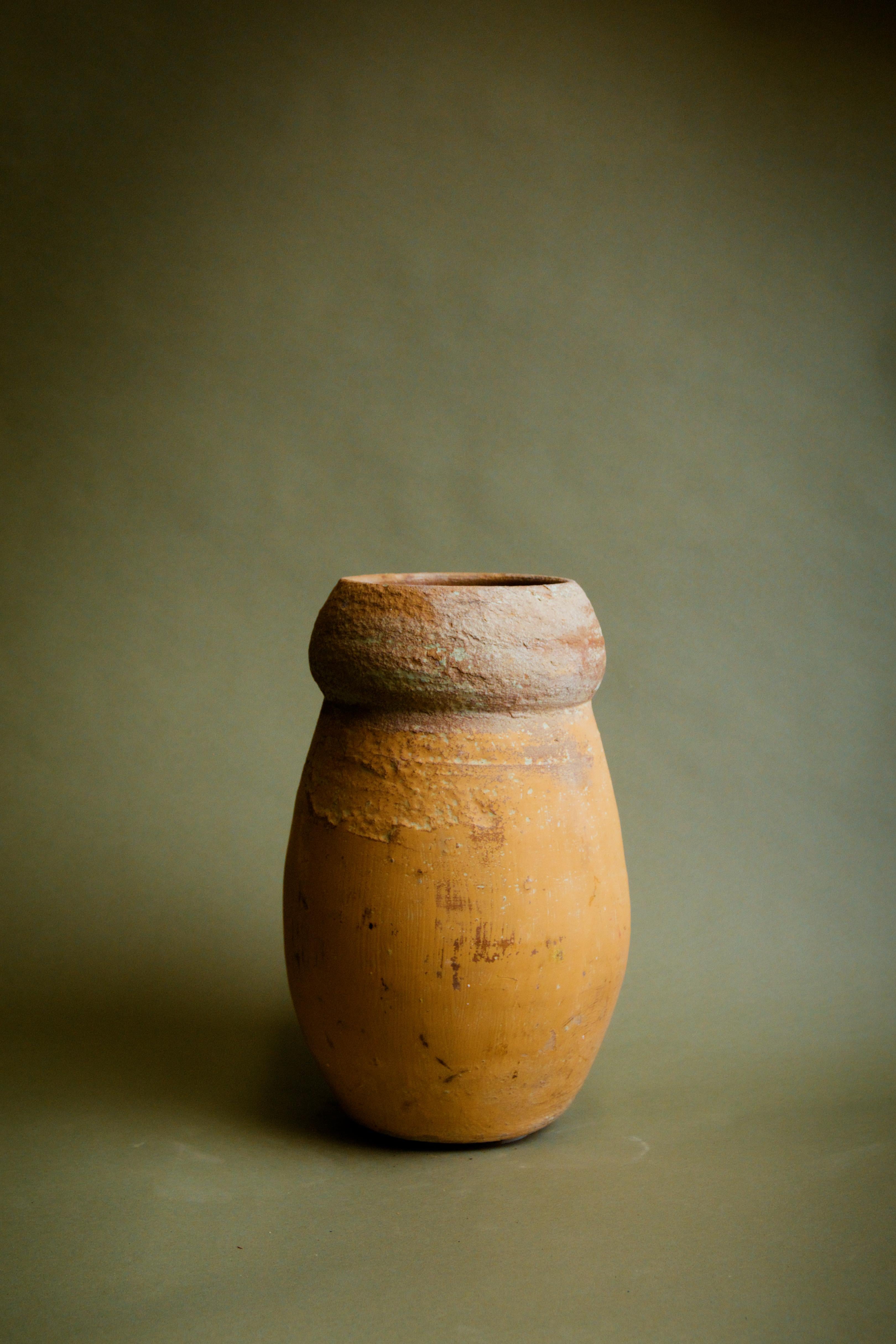 Turco Vaso a collare del 20° secolo realizzato a mano e con segni di usura in vendita