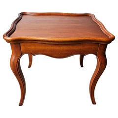 20. Jahrhundert HandCrafted Massivholz Kirsche Serpentine Low Beistelltisch