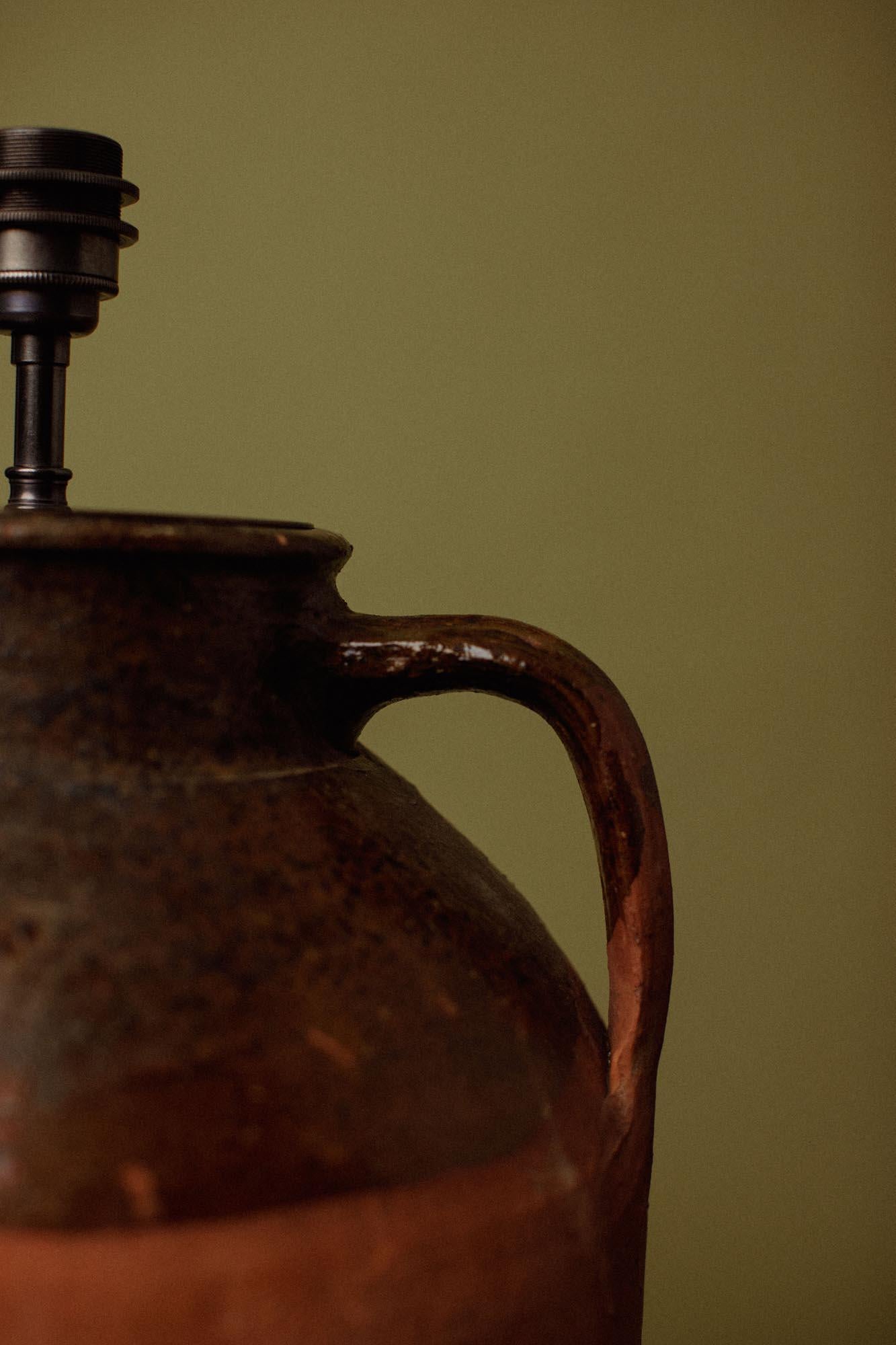 Milieu du XXe siècle Lampe de table en terre cuite artisanale du 20e siècle, Méditerranée en vente