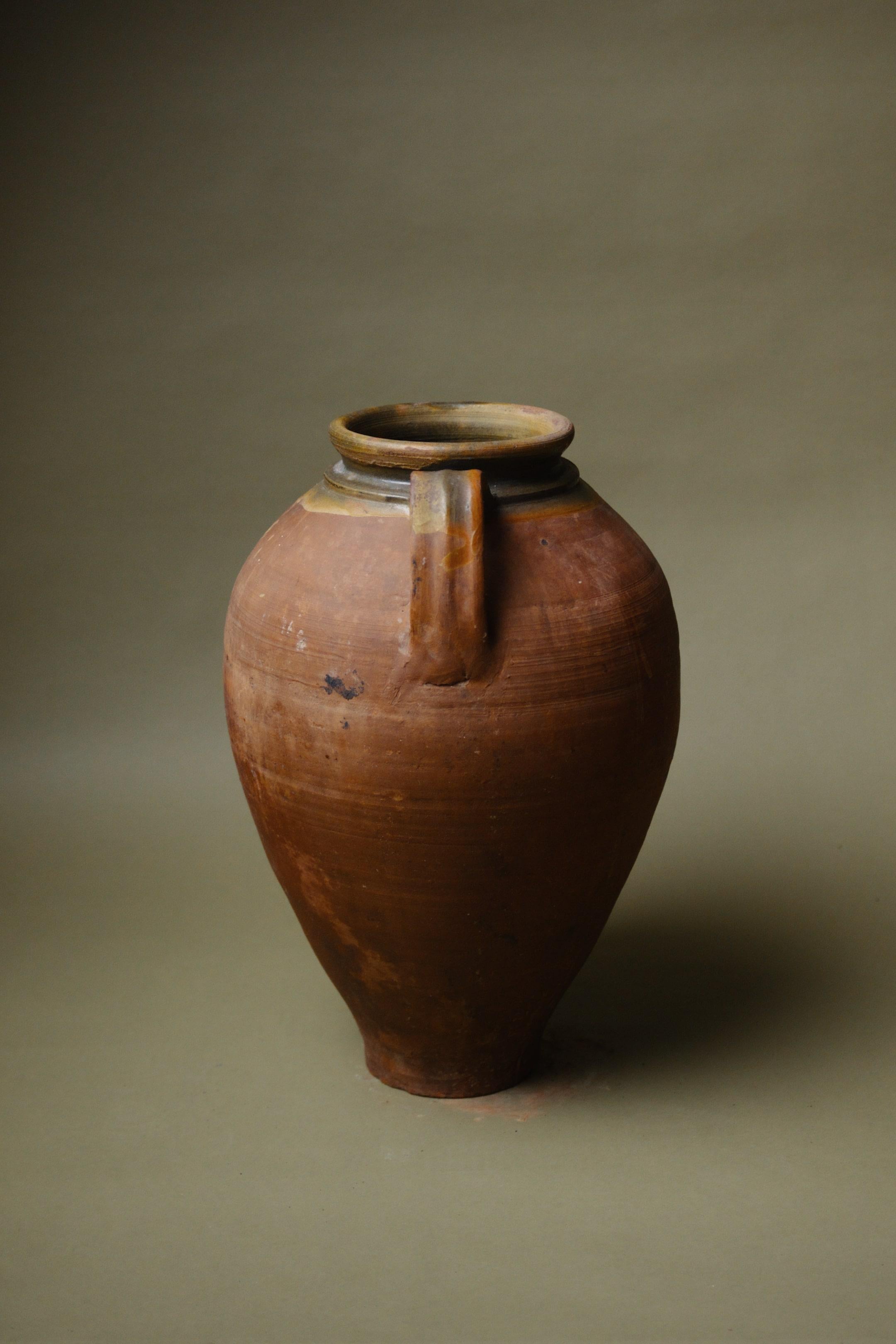 Rustico Vaso in terracotta lavorato a mano del 20° secolo con ricca smaltatura in vendita