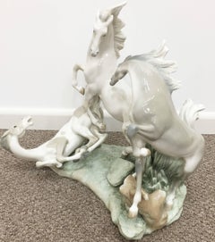 20th Century Handmade Lladro Porcelain Sculpture, Beautiful Horses