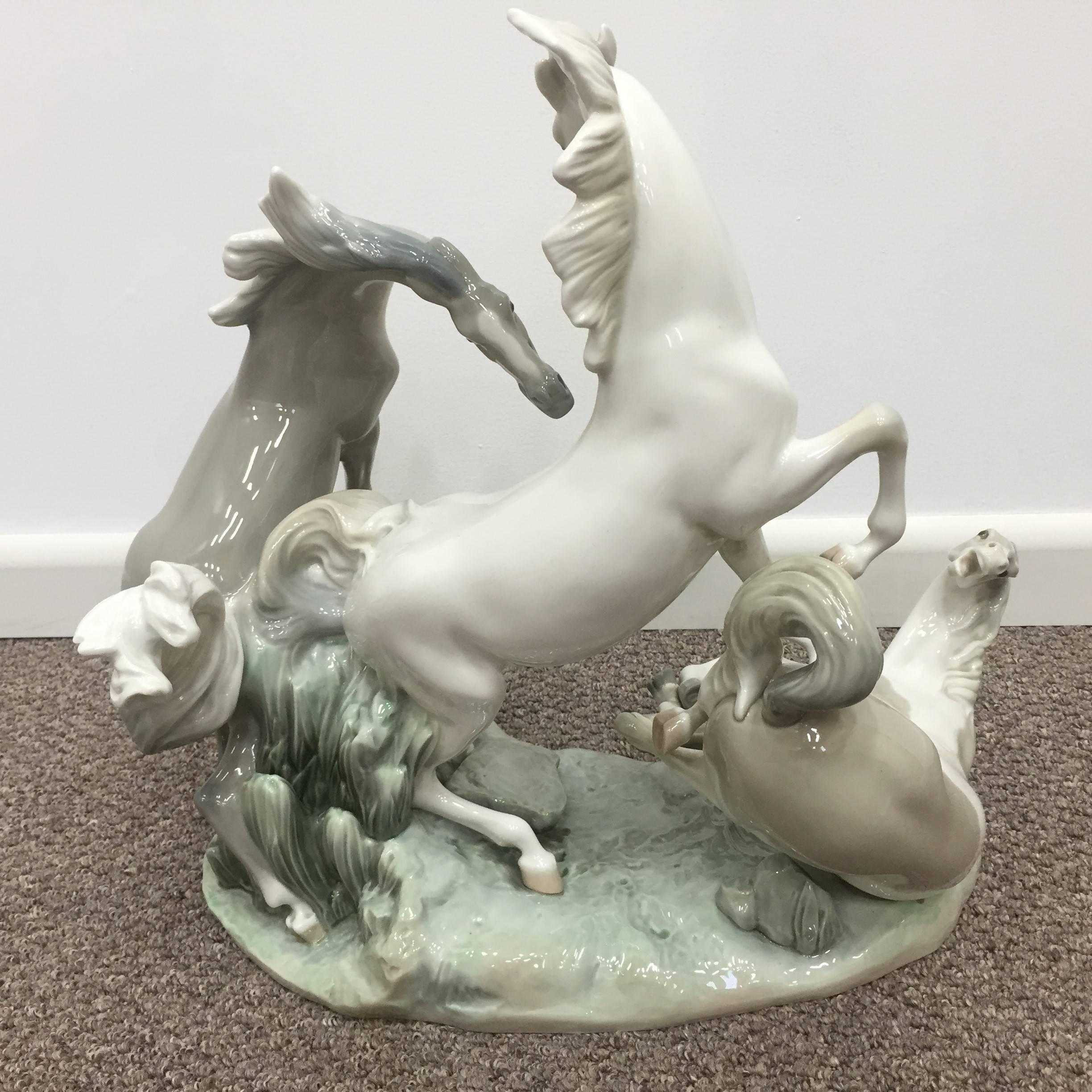 Espagnol sculpture en porcelaine Lladro du 20e siècle:: faite à la main:: beaux chevaux