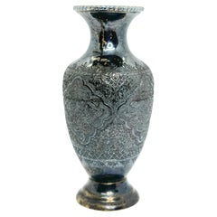Vase en argent fait à la main par des artisans asiatiques au 20e siècle, Vintage 