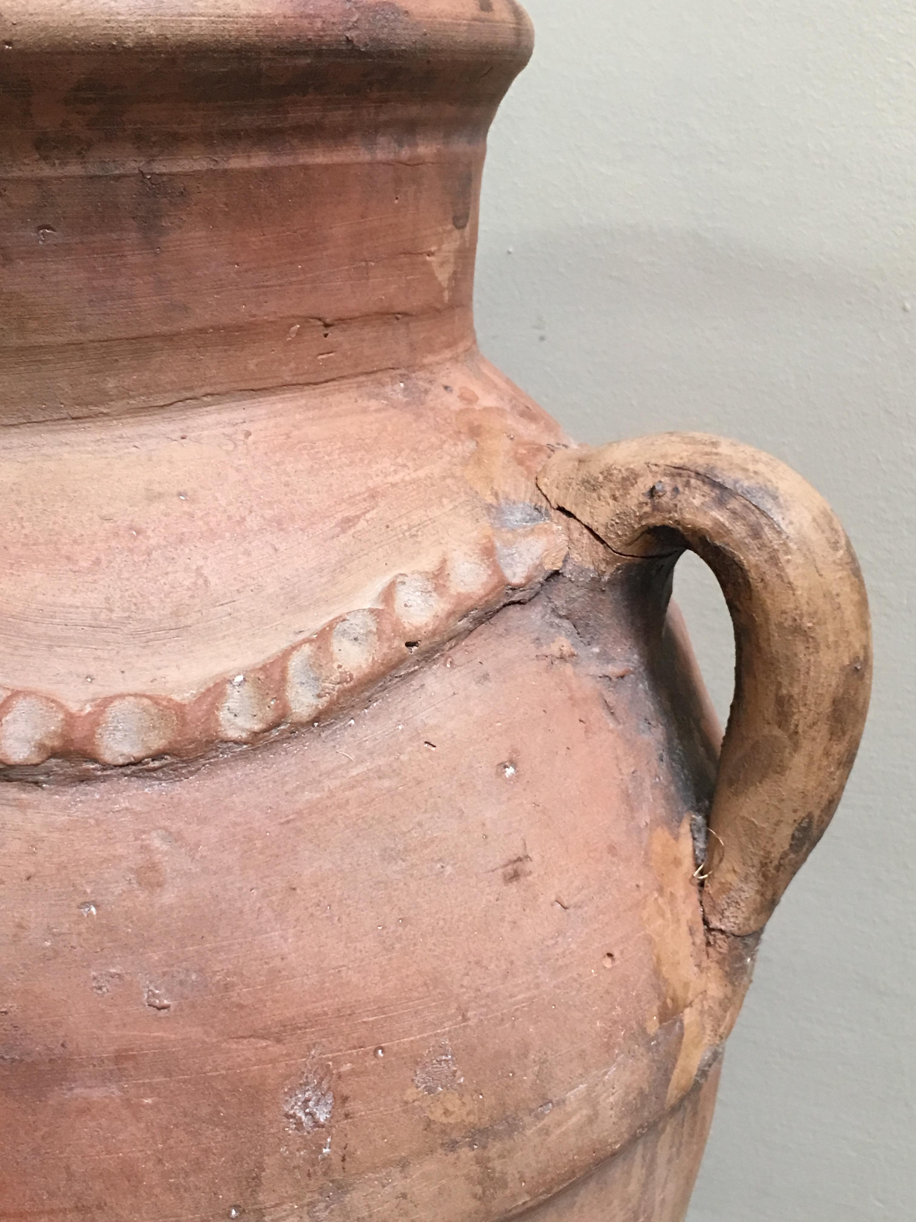 Vase à deux poignées, fait à la main, Espagne, XXe siècle en vente 2