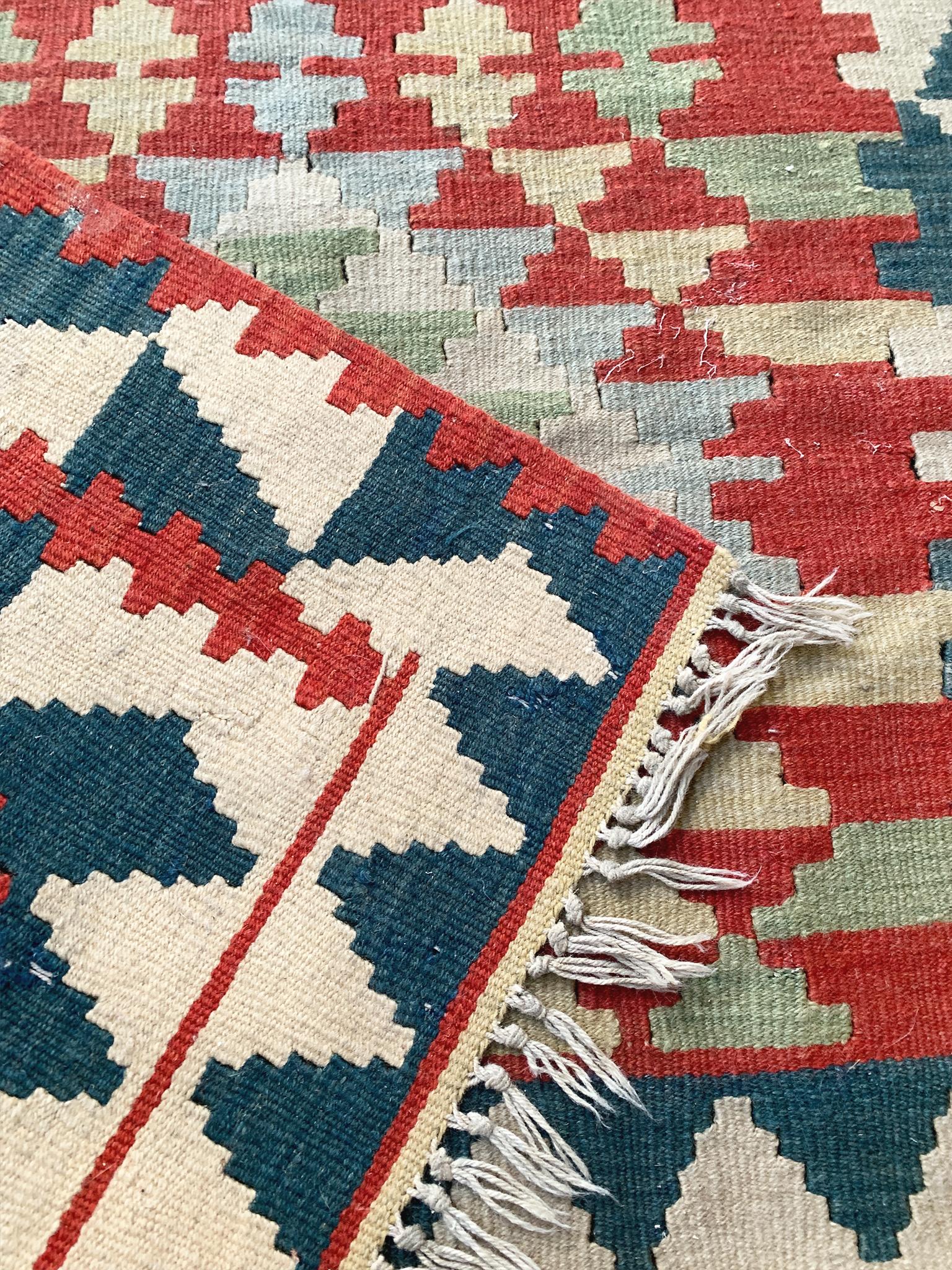 Handgewebter Navajo-Teppich des 20. Jahrhunderts (69 X 41) im Angebot 7