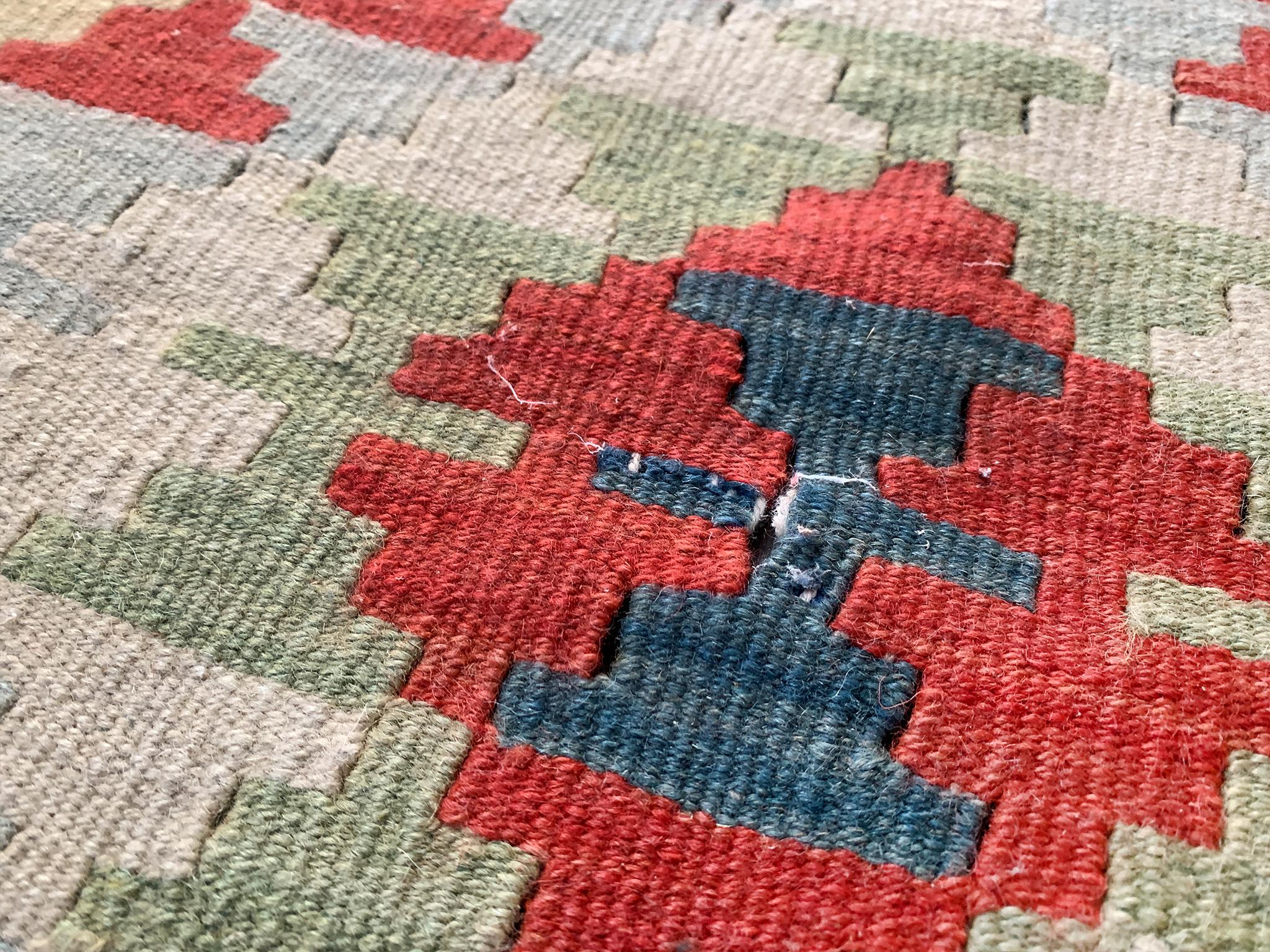 Handgewebter Navajo-Teppich des 20. Jahrhunderts (69 X 41) im Angebot 4