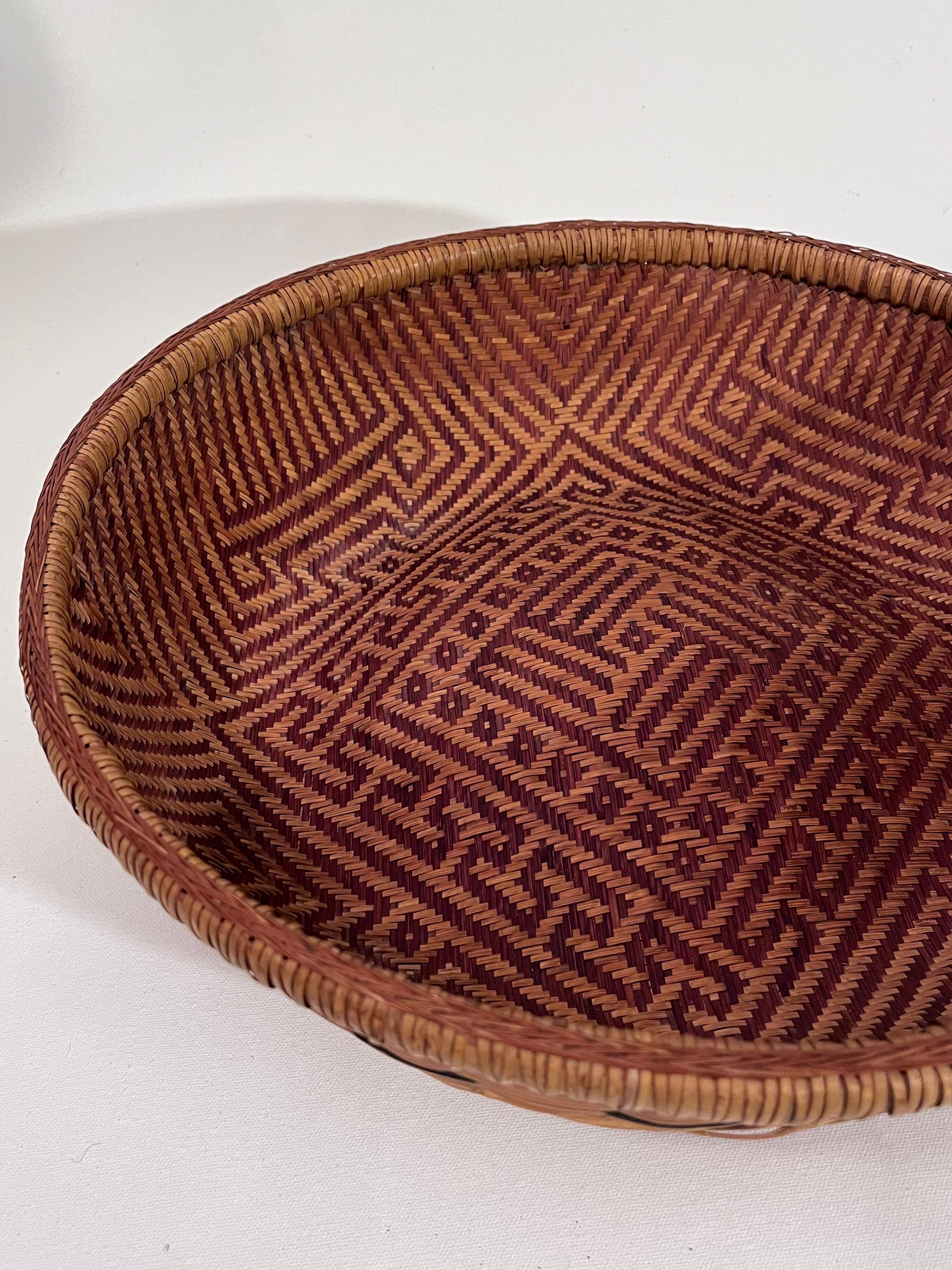 20th Century Handwoven Yekuana Guapa Basket with Intricate Geometric Patterns For Sale 8