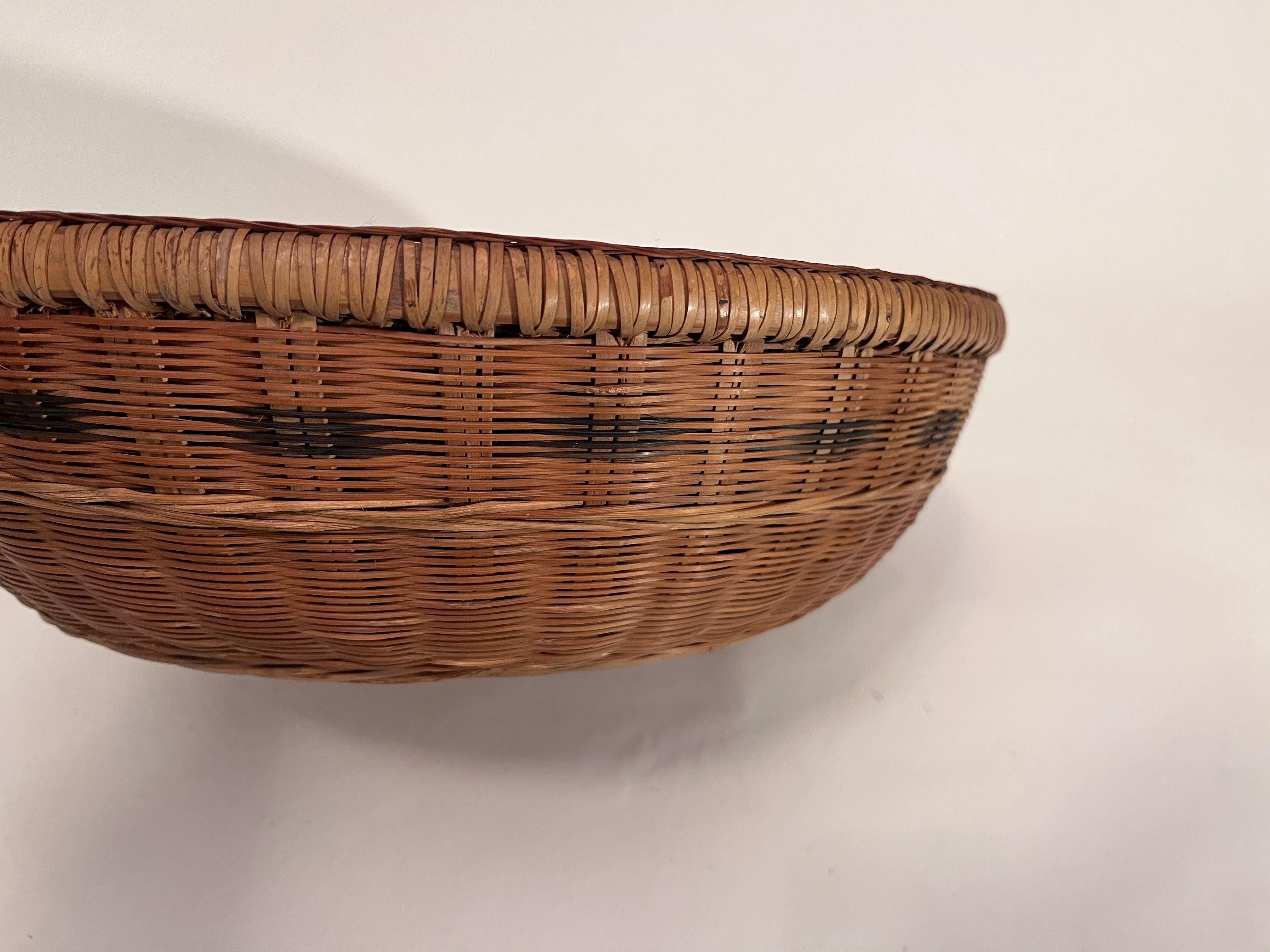 20th Century Handwoven Yekuana Guapa Basket with Intricate Geometric Patterns For Sale 9