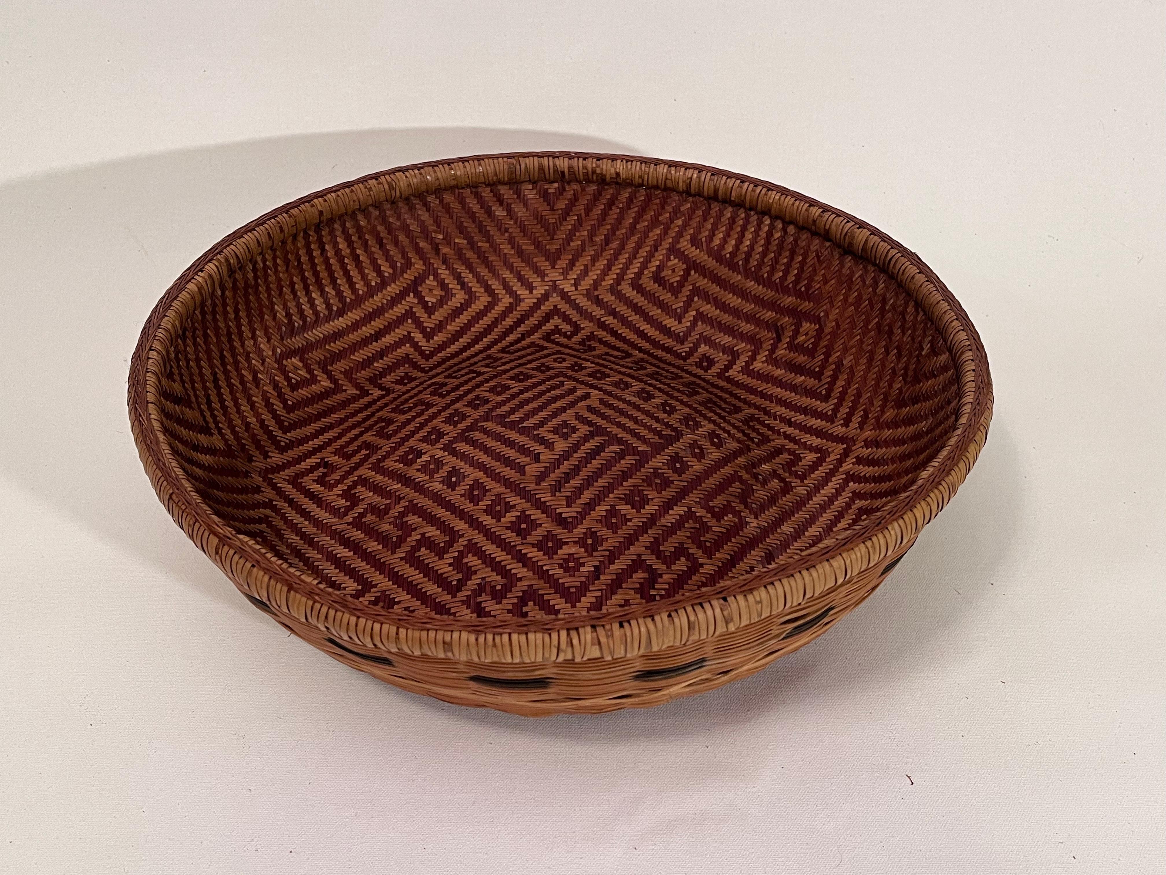 Hand-Woven 20th Century Handwoven Yekuana Guapa Basket with Intricate Geometric Patterns For Sale