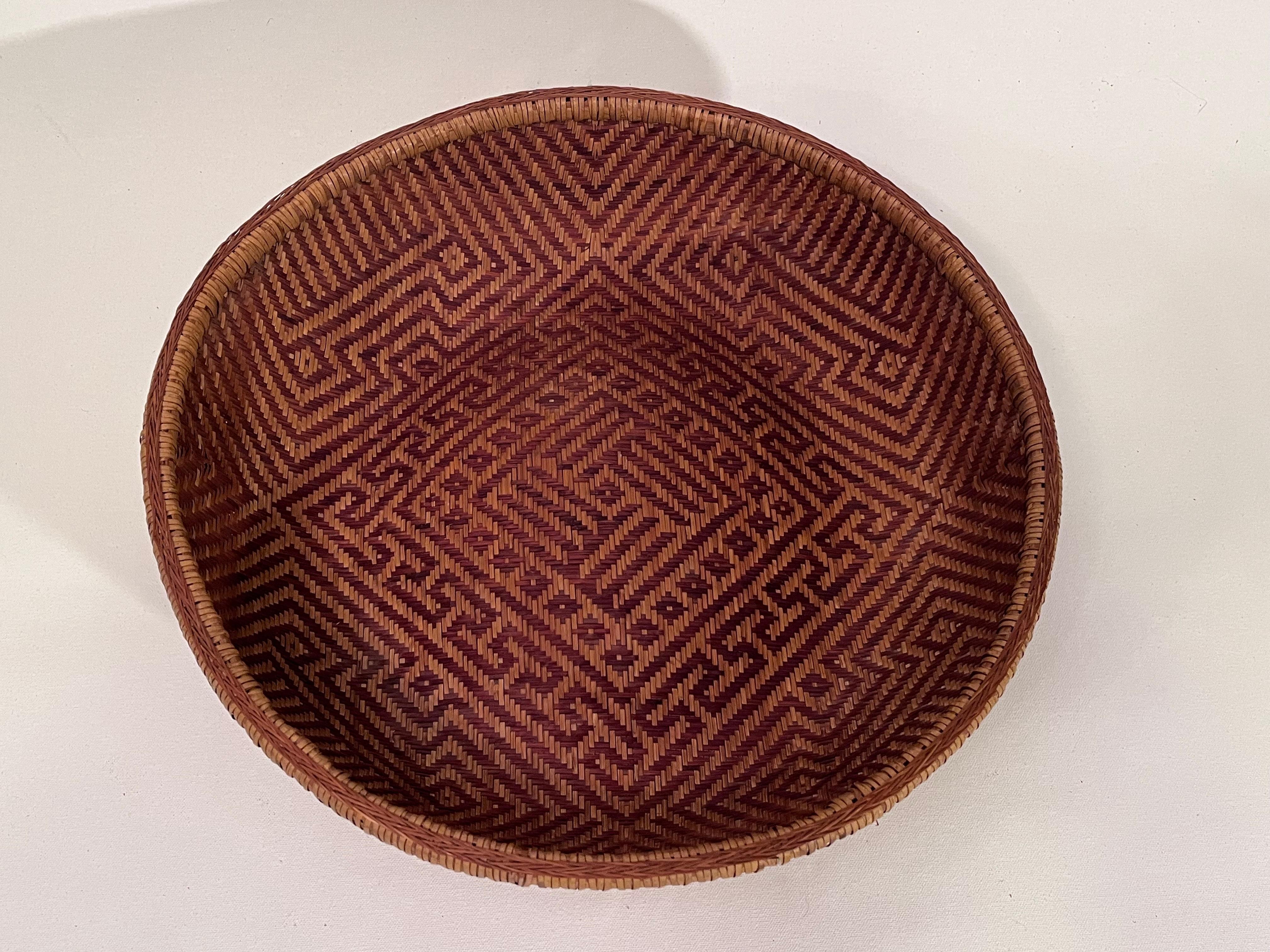 Rattan 20th Century Handwoven Yekuana Guapa Basket with Intricate Geometric Patterns For Sale