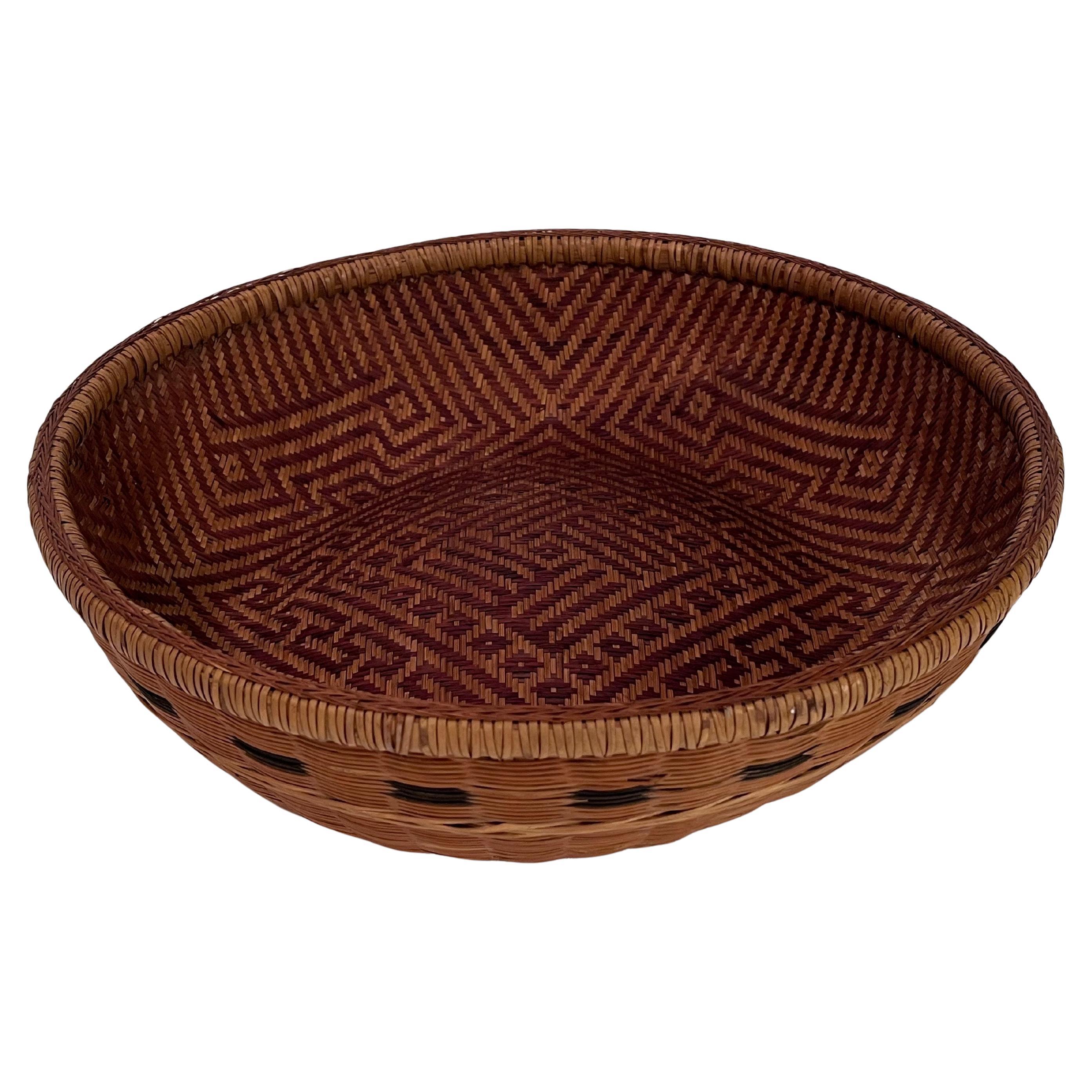 20th Century Handwoven Yekuana Guapa Basket with Intricate Geometric Patterns For Sale