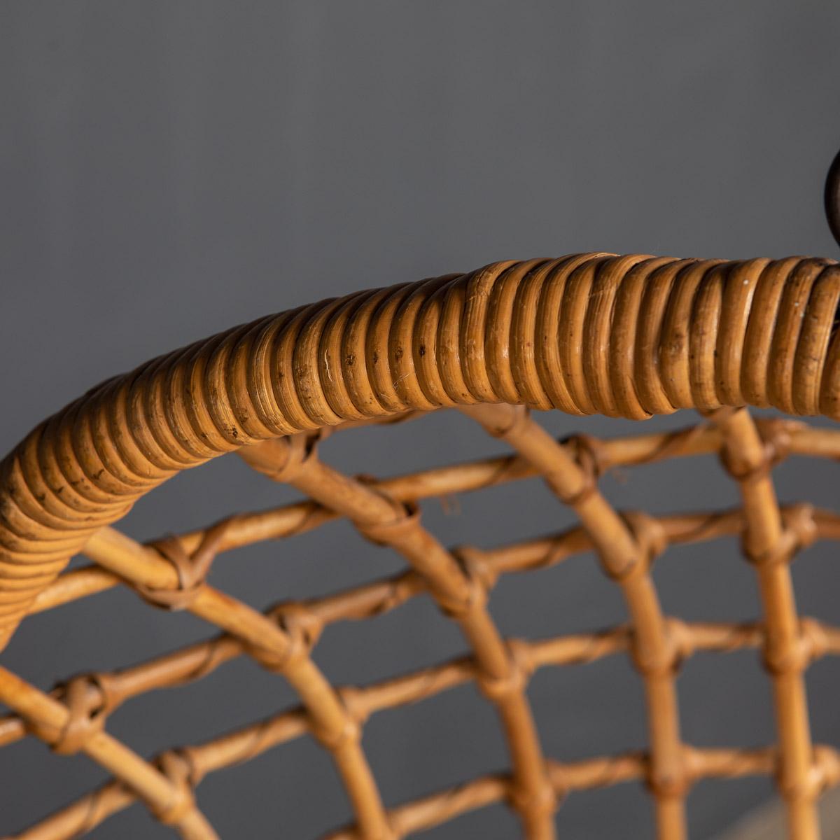Chaise suspendue du 20ème siècle en osier tissé sur cadre en acier, 1970 en vente 9