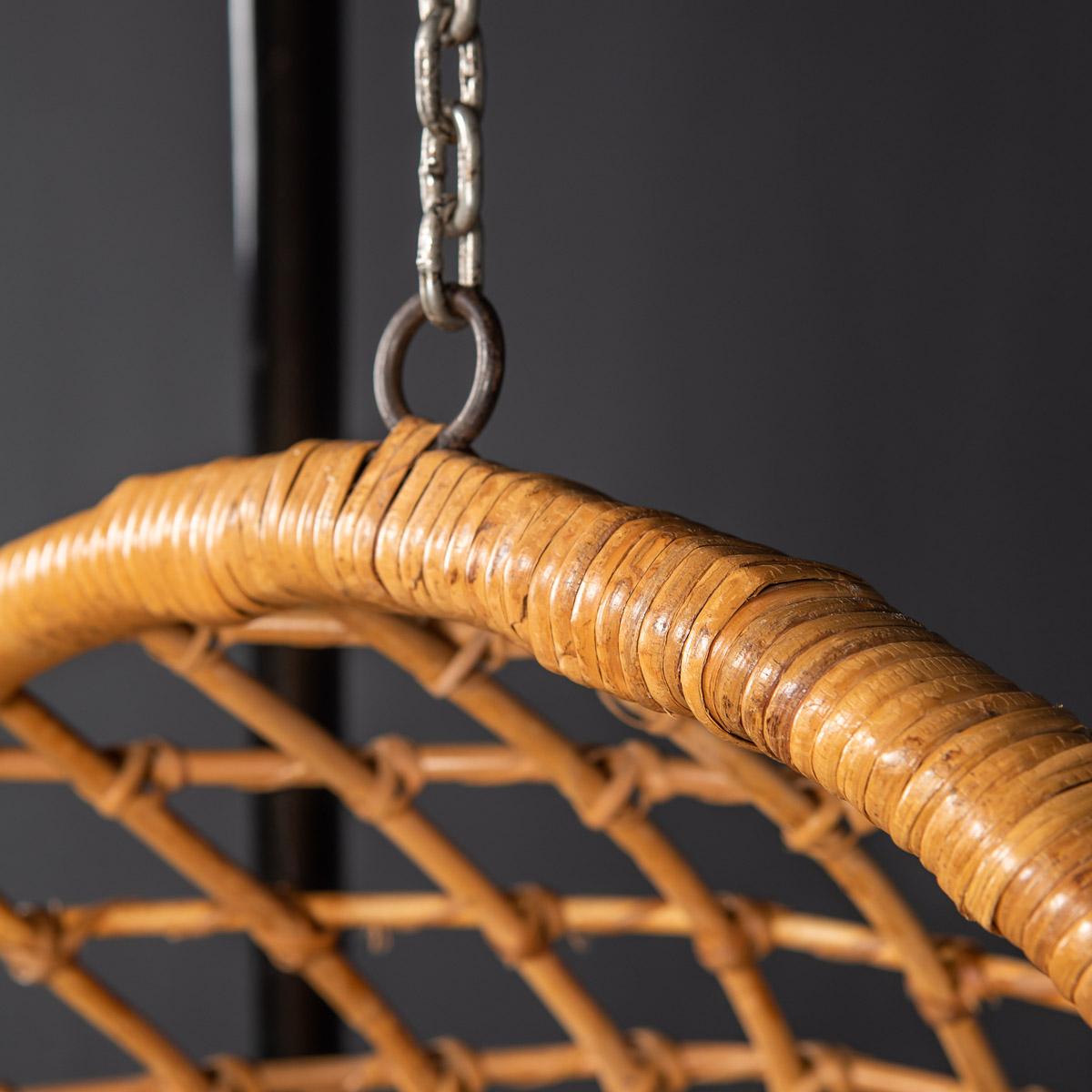Chaise suspendue du 20ème siècle en osier tissé sur cadre en acier, 1970 en vente 12
