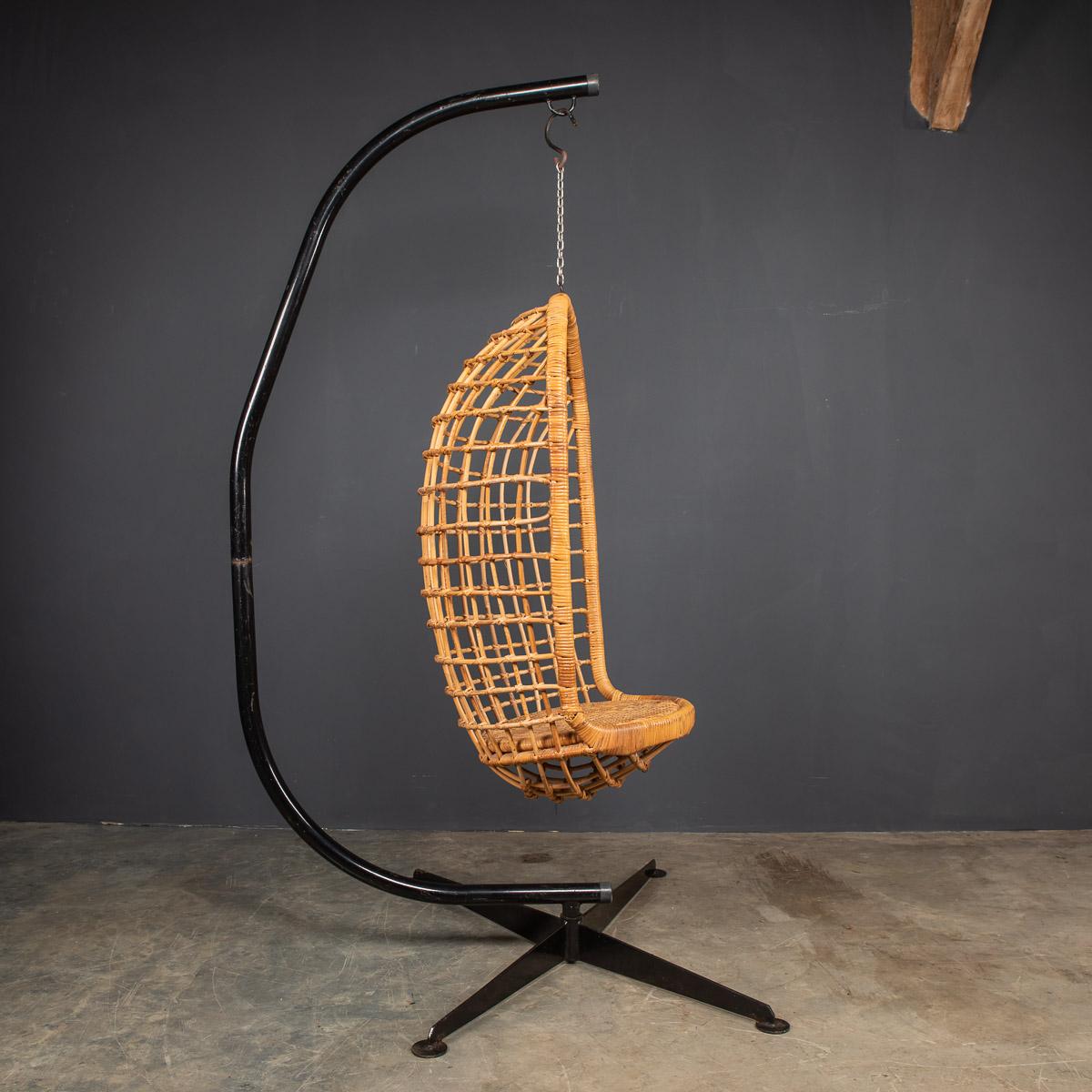 20th Century Hanging Wicker Woven Chair on Steel Frame, 1970s For Sale 1