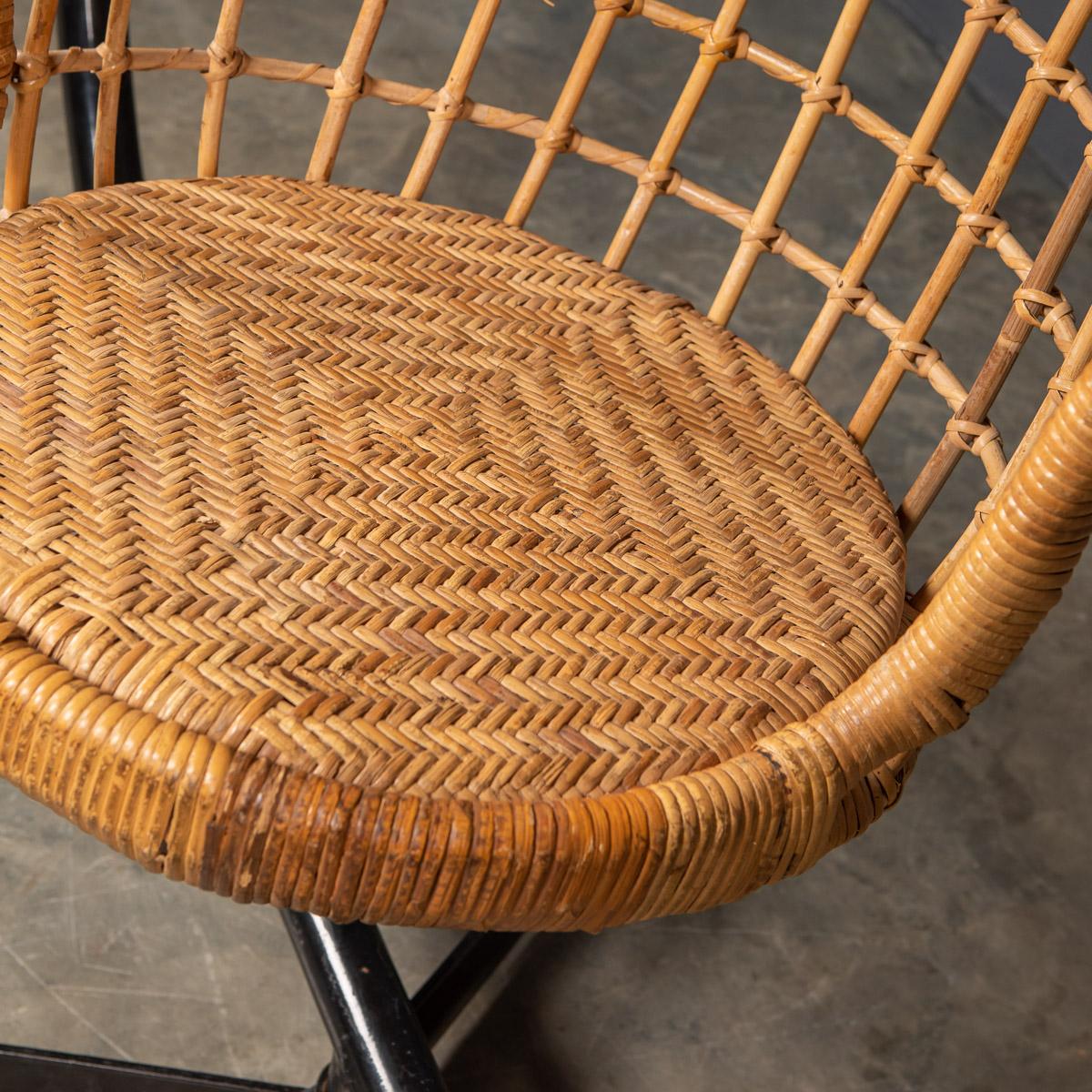 20th Century Hanging Wicker Woven Chair on Steel Frame, 1970s For Sale 4
