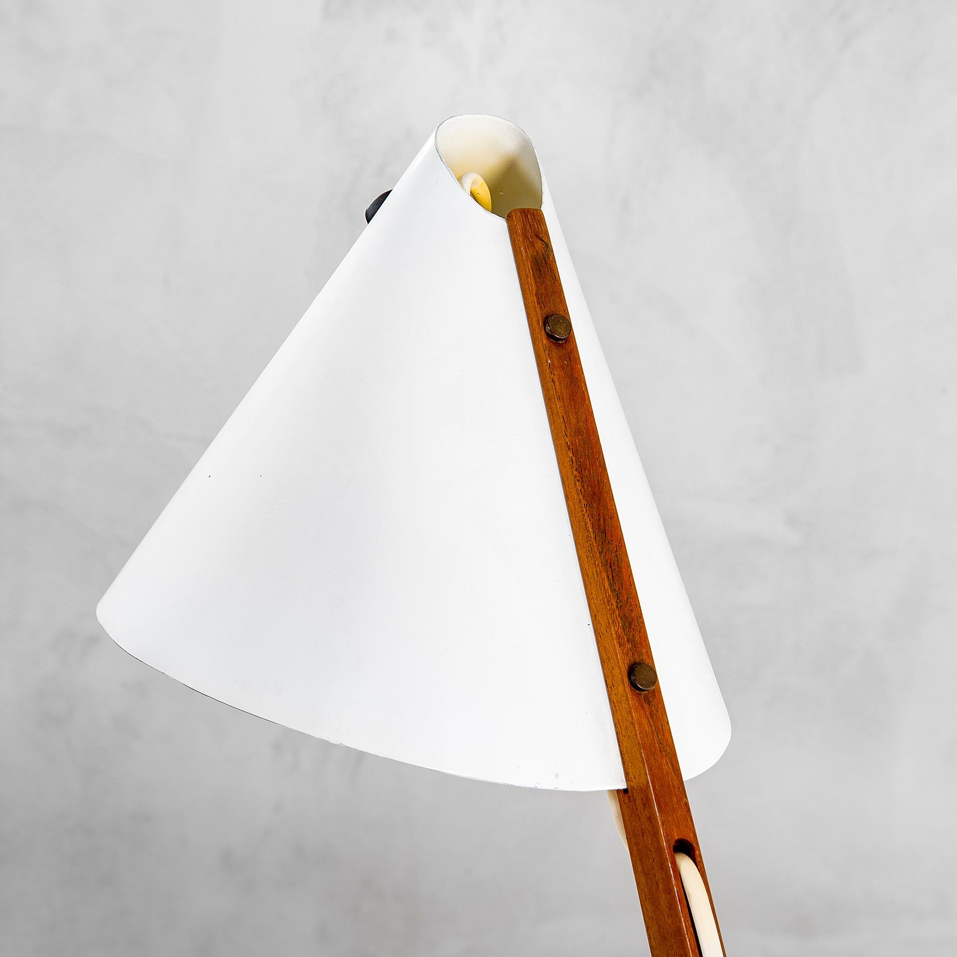 20th Century Hans-Agne Jakobsson Table Lamp mpd B54 in Teak and Aluminium '50s In Good Condition For Sale In Turin, Turin