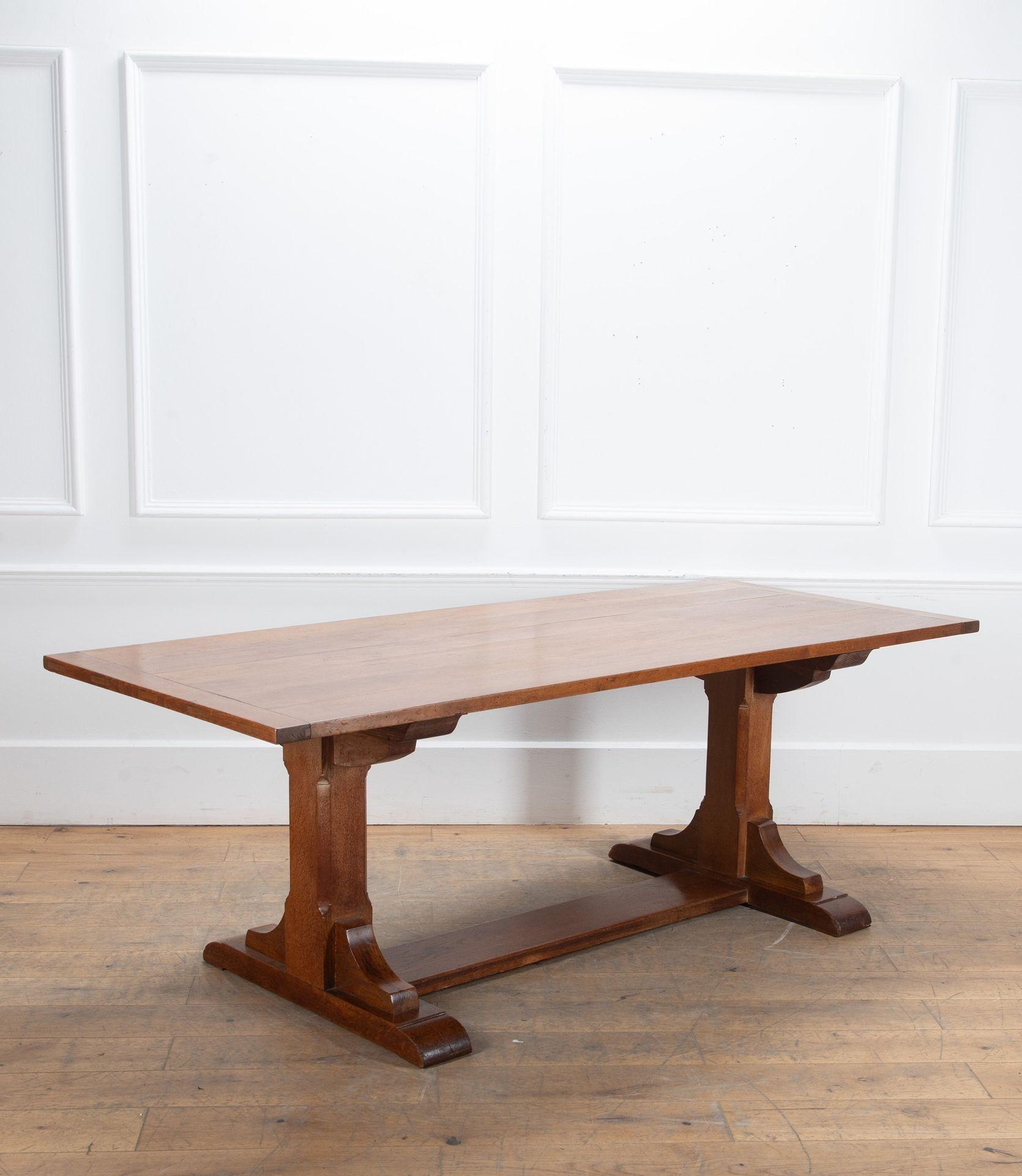 Table de réfectoire en chêne de Heal's de taille importante.
Circa 1920.