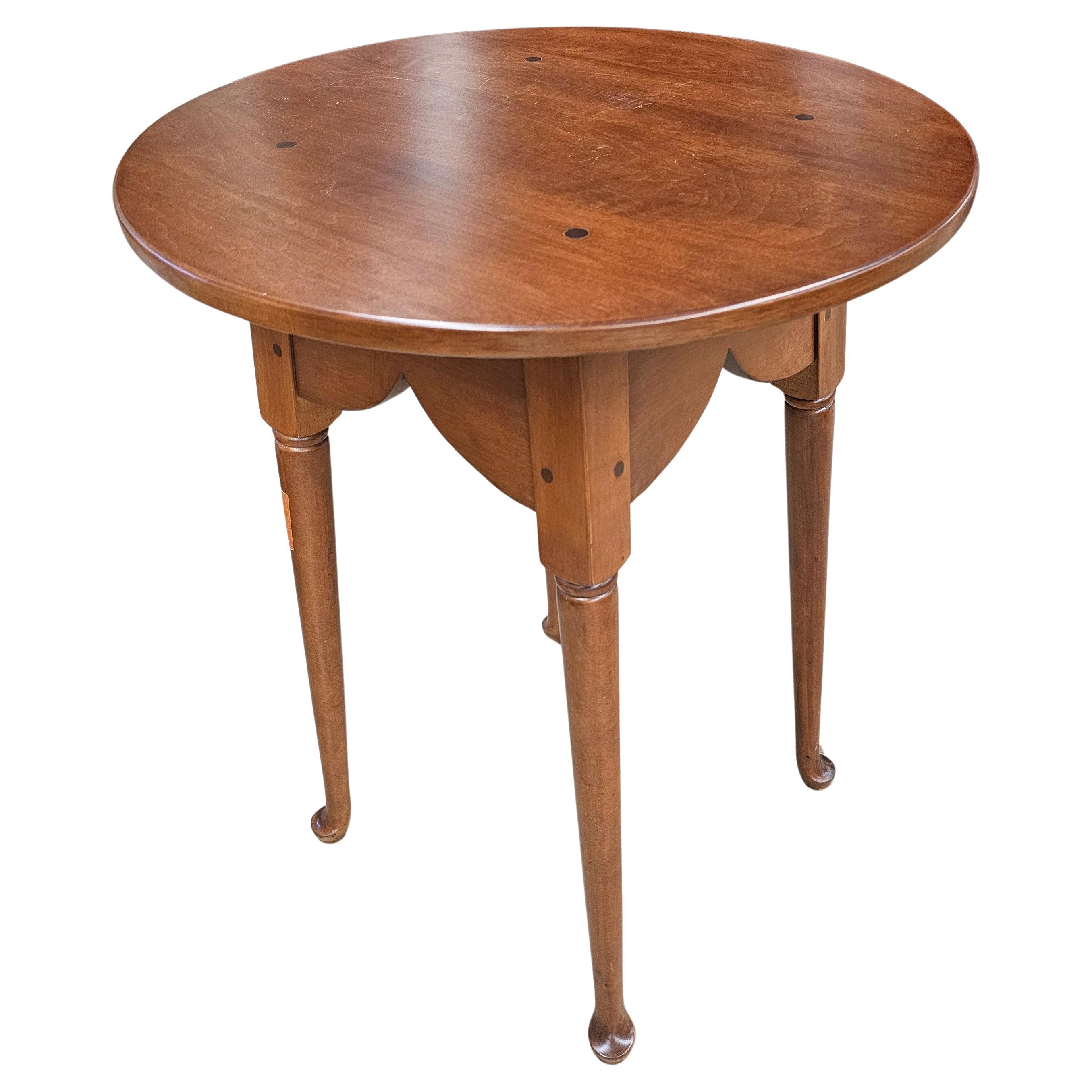 20th Century Heritage Furniture Heirloom Maple Round Side Table in great vintage condition. Measures 20.25