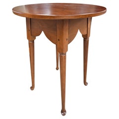 Table d'appoint ronde en érable Heirloom Furniture du 20e siècle