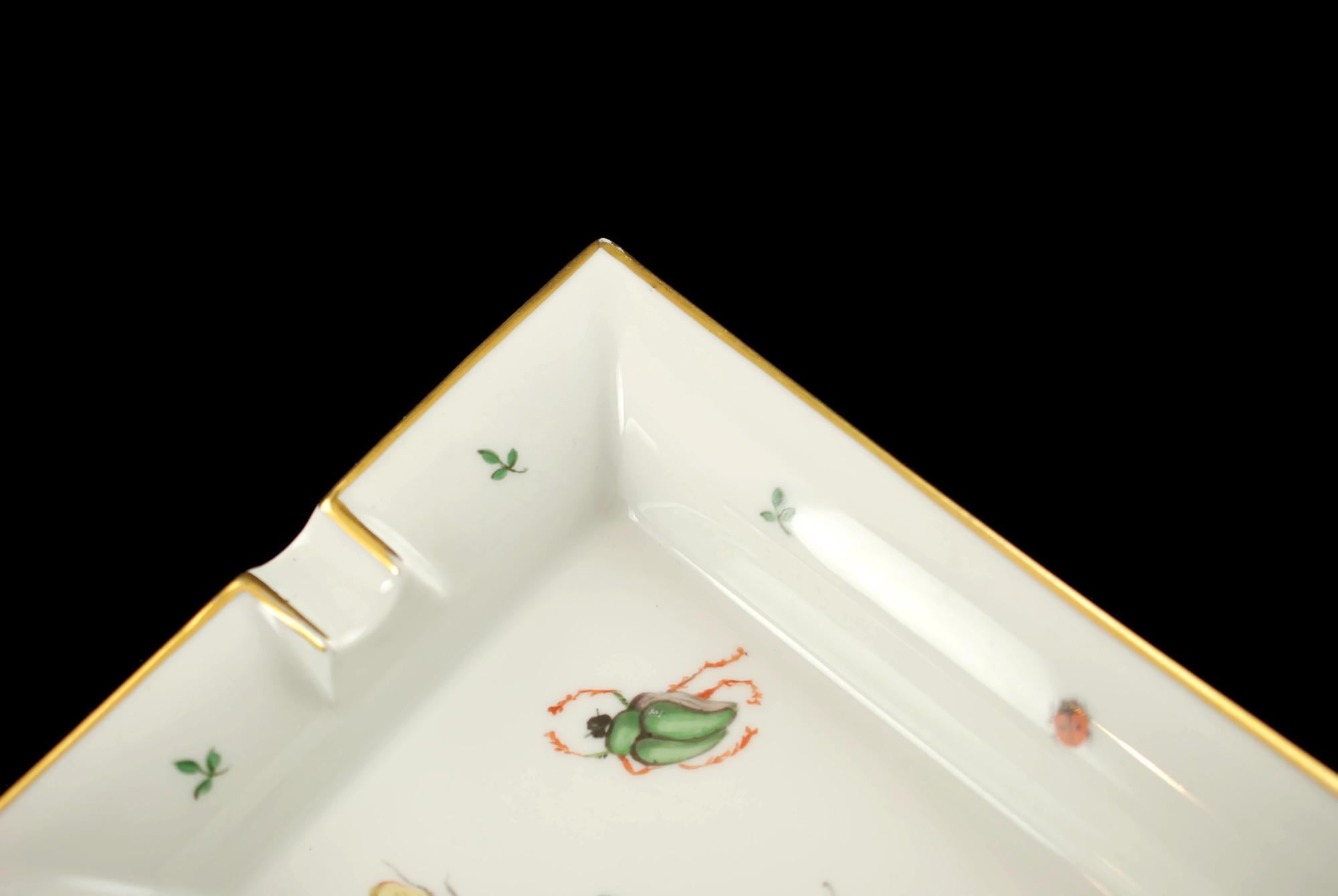 20th Century Hermès Paris Hand Painted Porcelain 2 Rest Ashtray with Gilt Trim In Good Condition In Cincinnati, OH