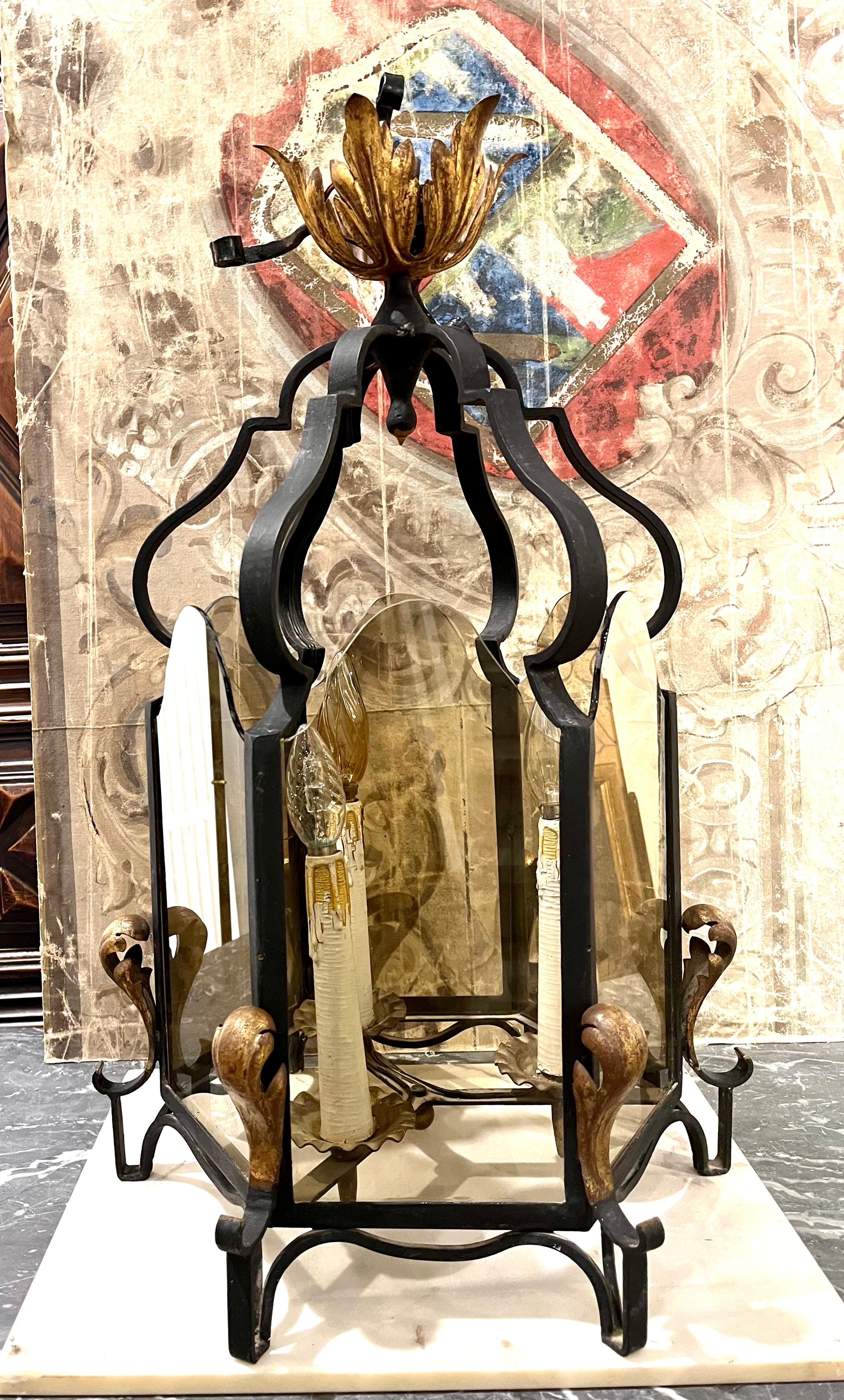 20th Century Hexagonal Wrought Iron Ceiling Lantern with Three Lights In Good Condition For Sale In Madrid, ES
