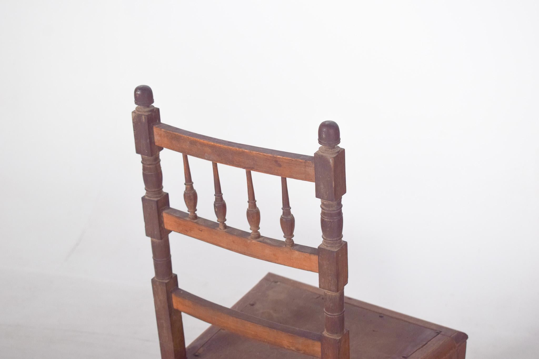 20th Century High-Backed Chair with Engraved Seat For Sale 4