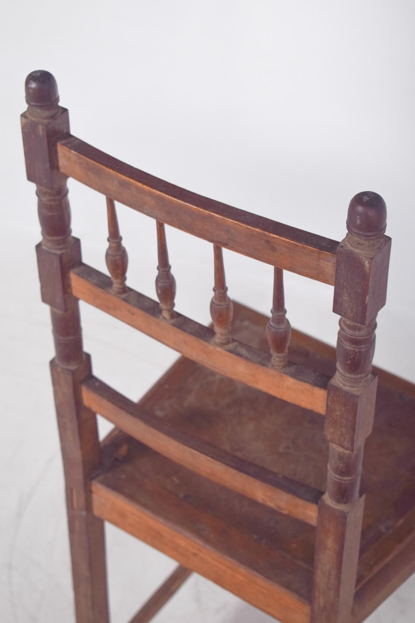 20th Century High-Backed Chair with Engraved Seat For Sale 1