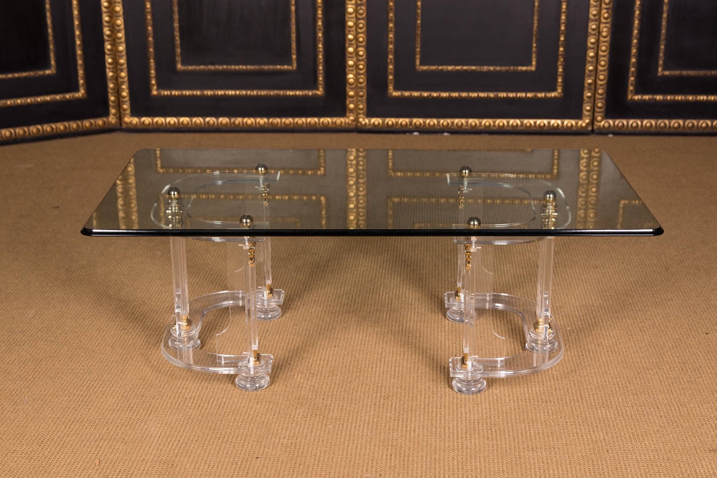 Exclusive acrylic coffee table with two glass panels with gold colored frame.

Made in Italy.

Light surface scratches, otherwise good condition

Please take a look at the detailed pictures.

Measurements.
Length:135cm
Widht:75 cm.