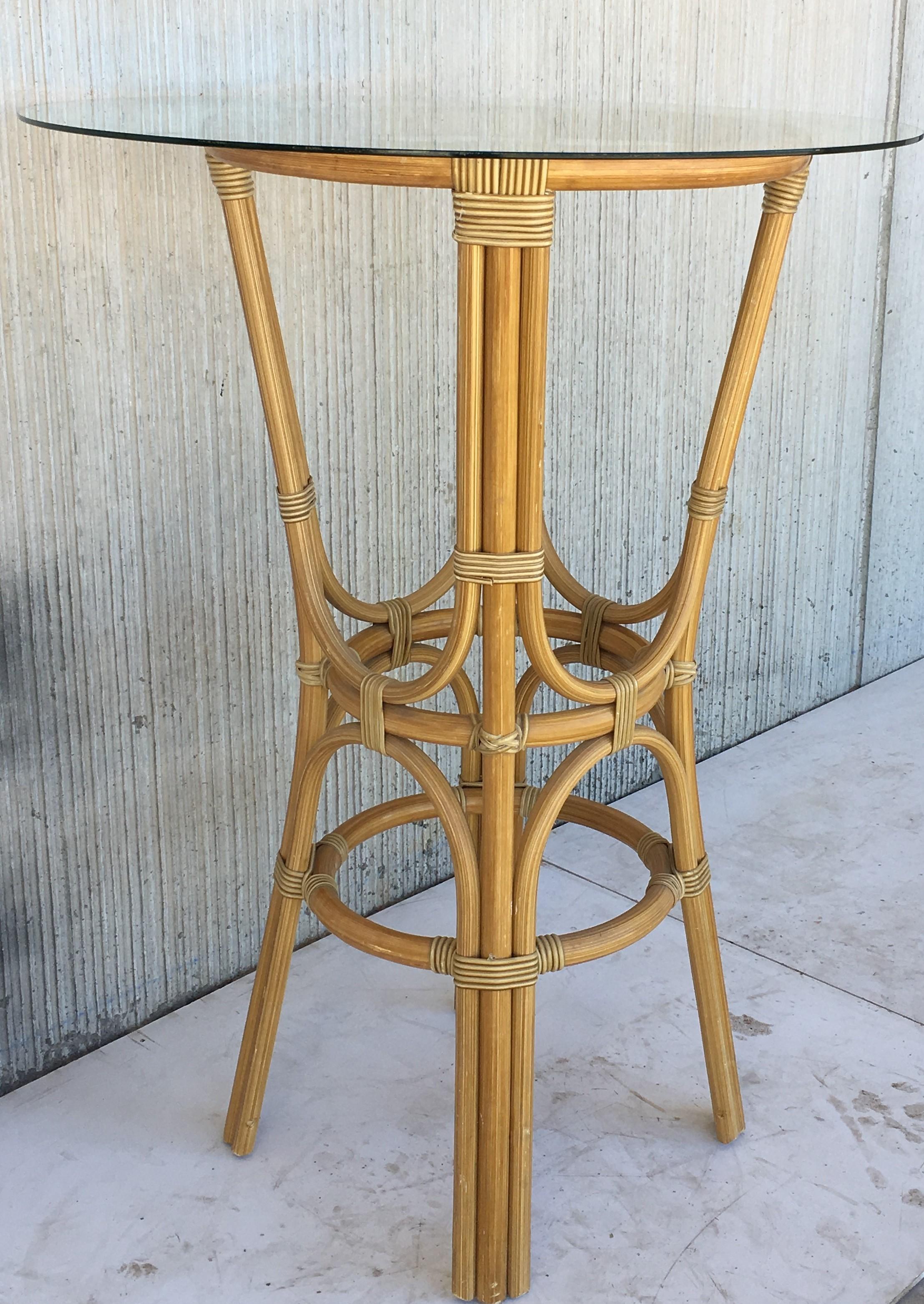 20th Century High Round Cocktail Table in Faux Bamboo with Glass Top In Good Condition For Sale In Miami, FL