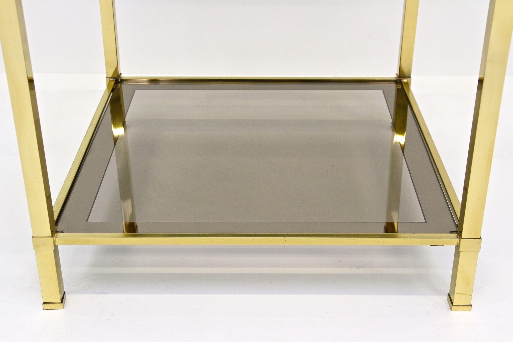 Table d'appoint/d'extrémité Hollywood Regency du 20ème siècle, verre fumé, IT vers 1970 en vente 6