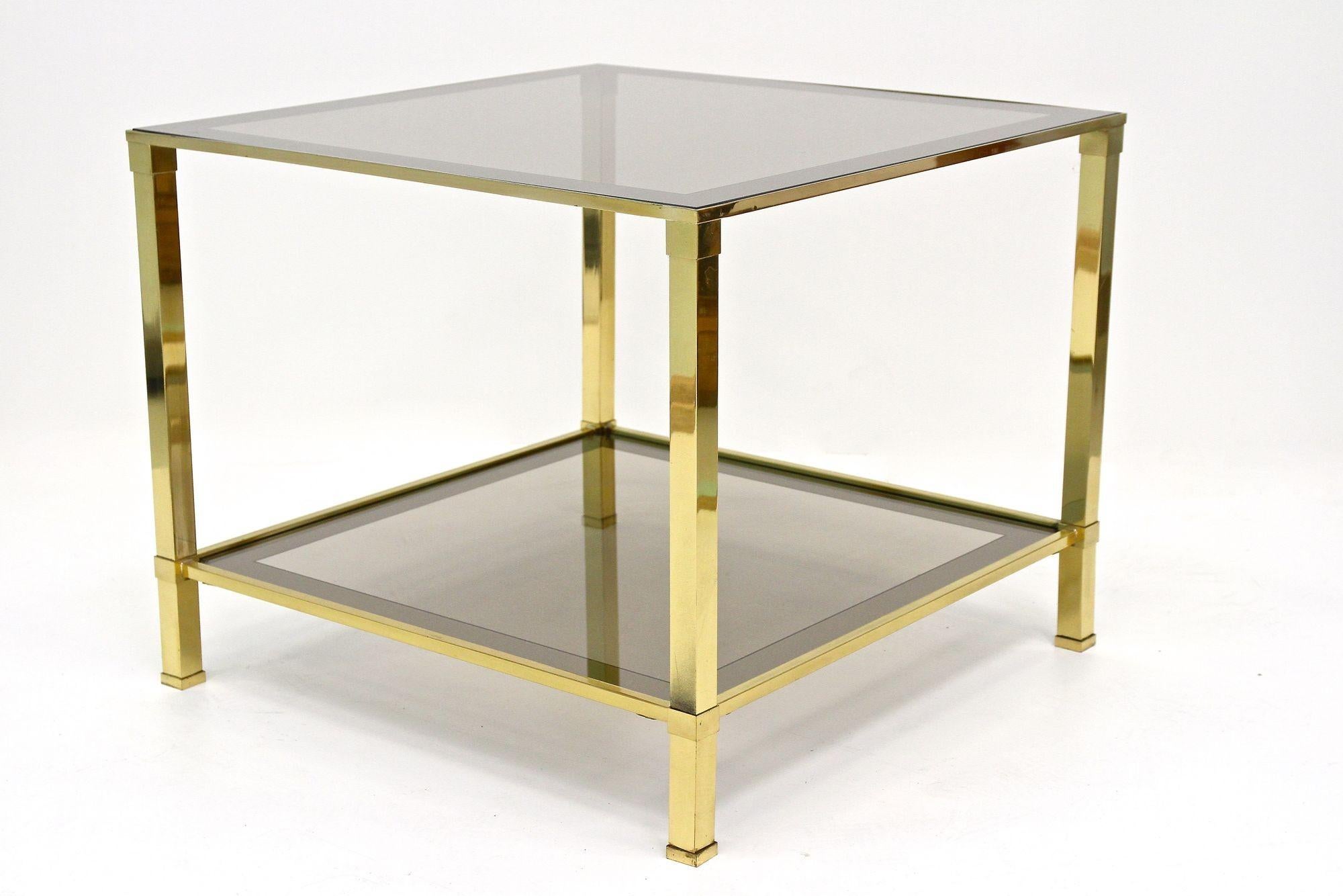 Table d'appoint/d'extrémité Hollywood Regency du 20ème siècle, verre fumé, IT vers 1970 en vente 8