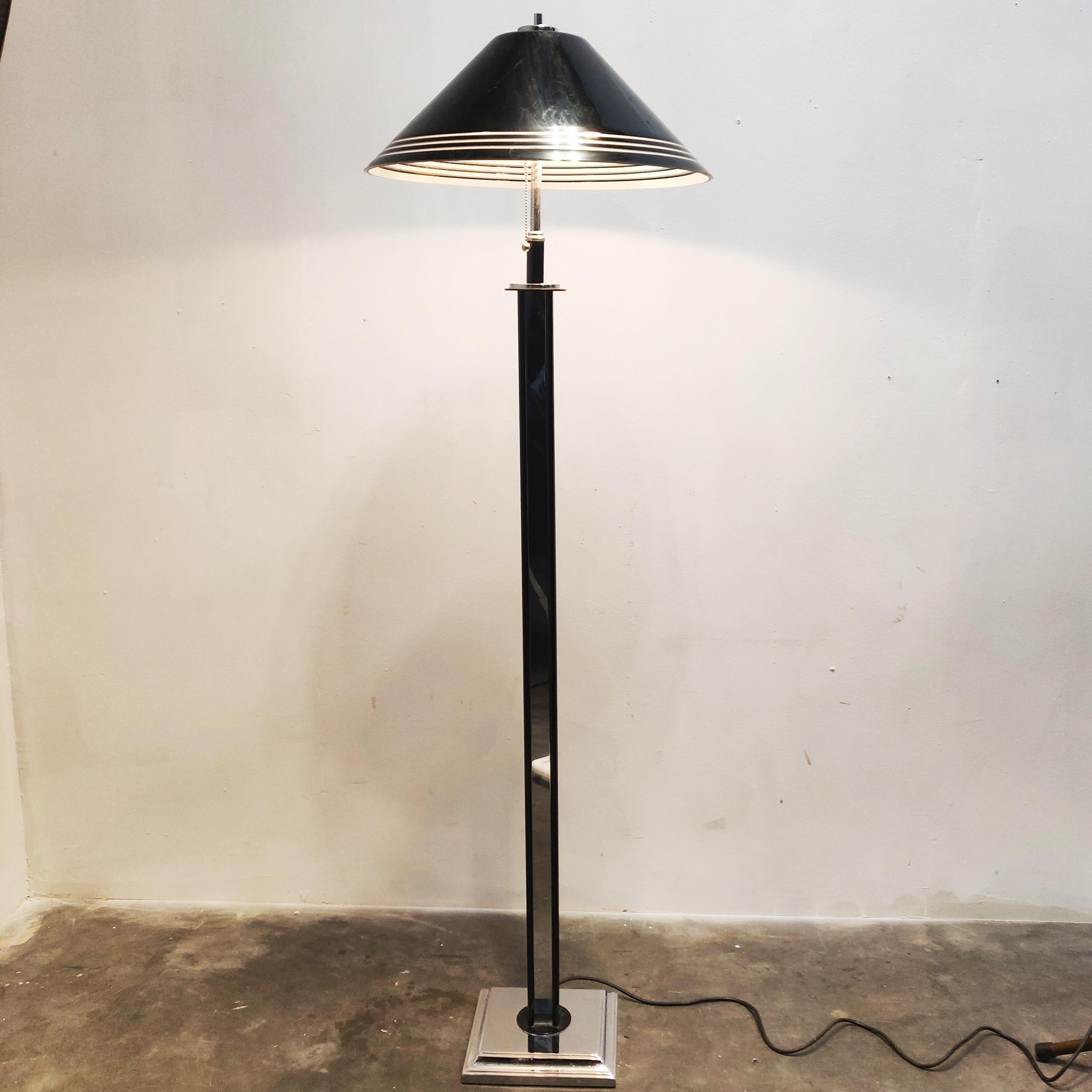 Italian 20th Century Hollywood Regency Floor Lamp in style of Willy Rizzo. For Sale