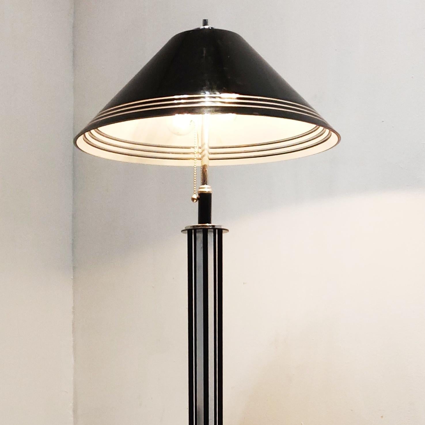 20th Century Hollywood Regency Floor Lamp in style of Willy Rizzo. In Good Condition For Sale In MIJDRECHT, NL
