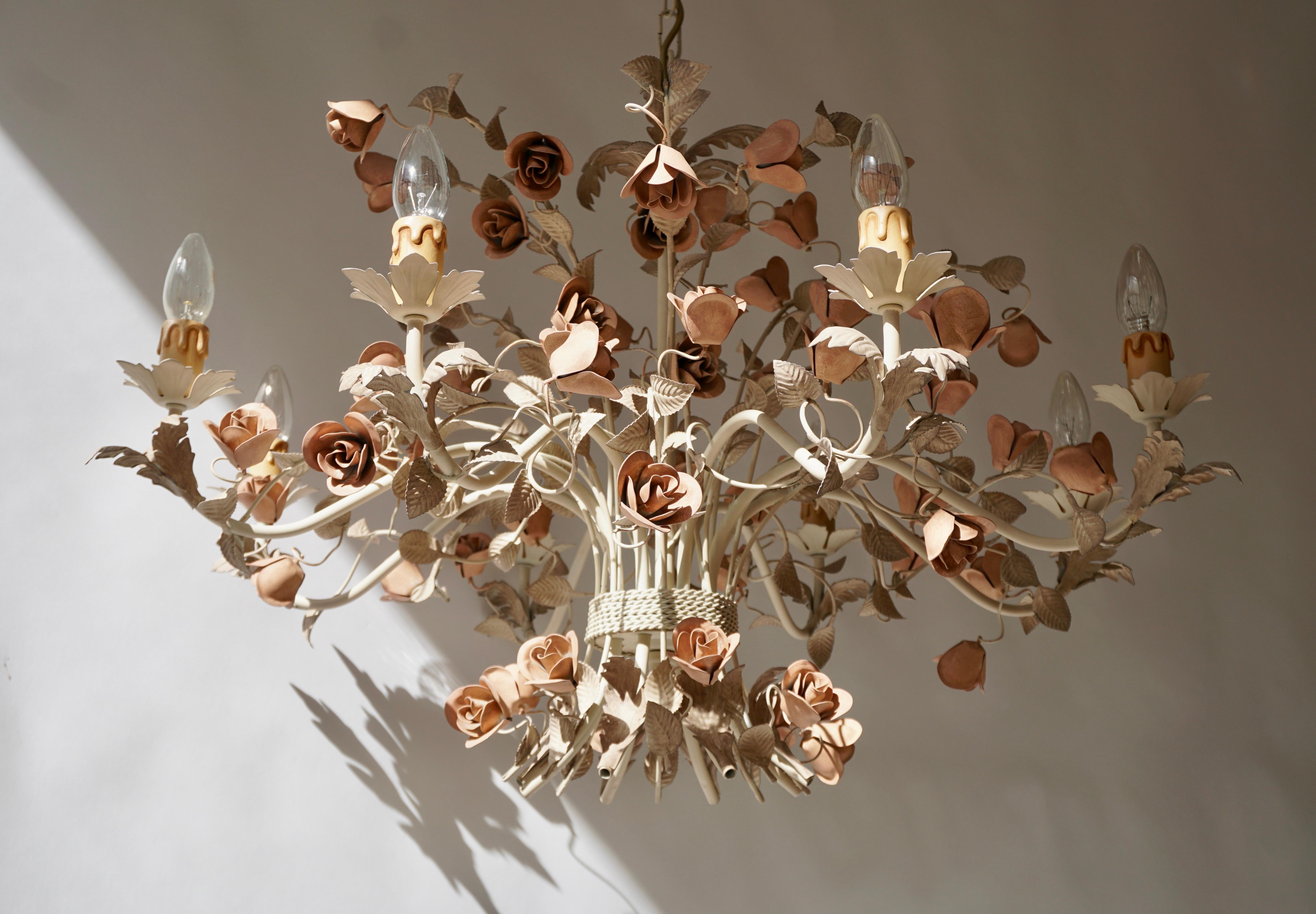 20th Century Hollywood Regency Style Chandelier with Pink Roses In Good Condition In Antwerp, BE