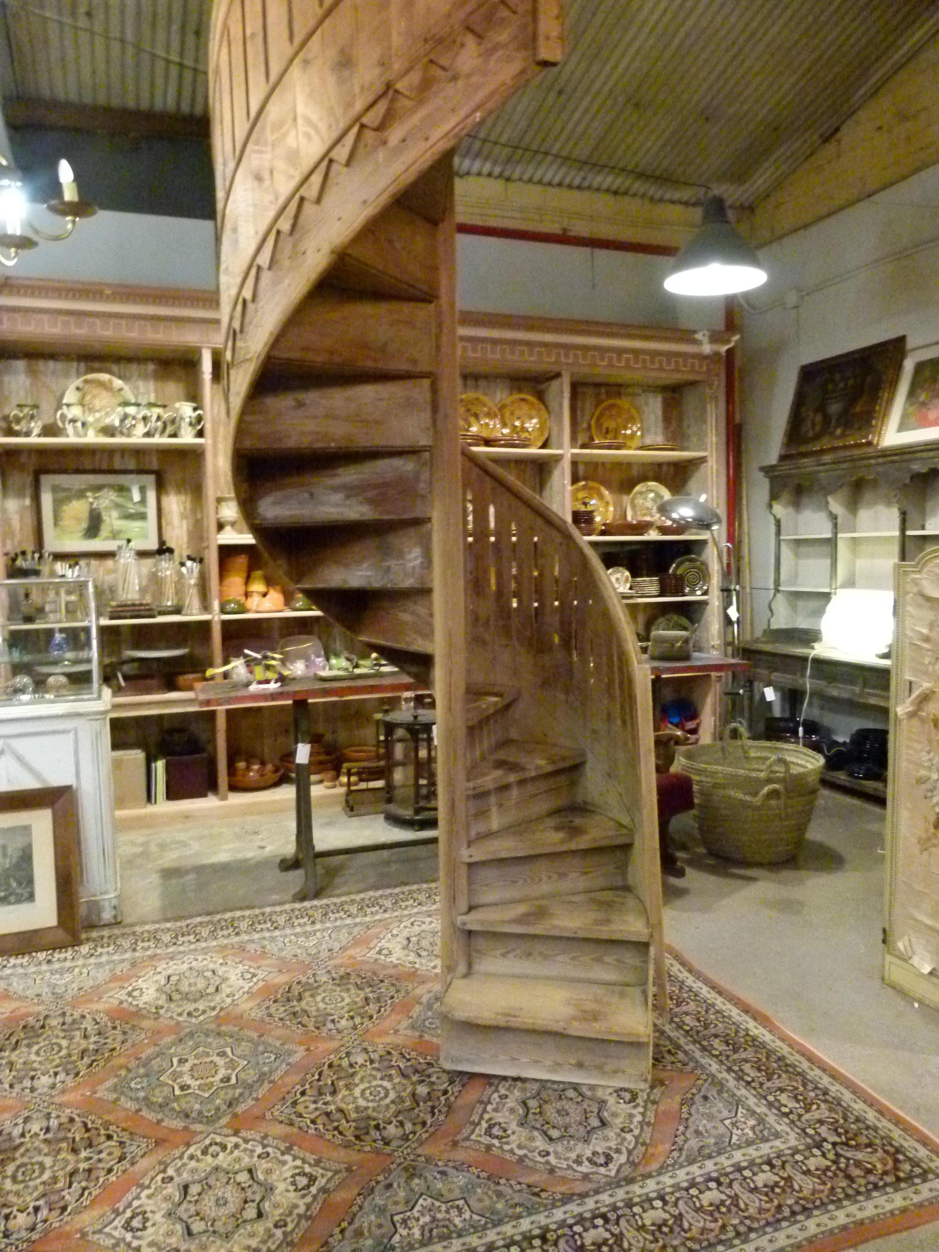 20th century  melis pine spiral staircase from south Spain (Valencia)

A nice simple design that due to its warm material and fine design, it will not only comply its function but will form part of your furniture.

Measures: 
Rail height 100 cm
Step
