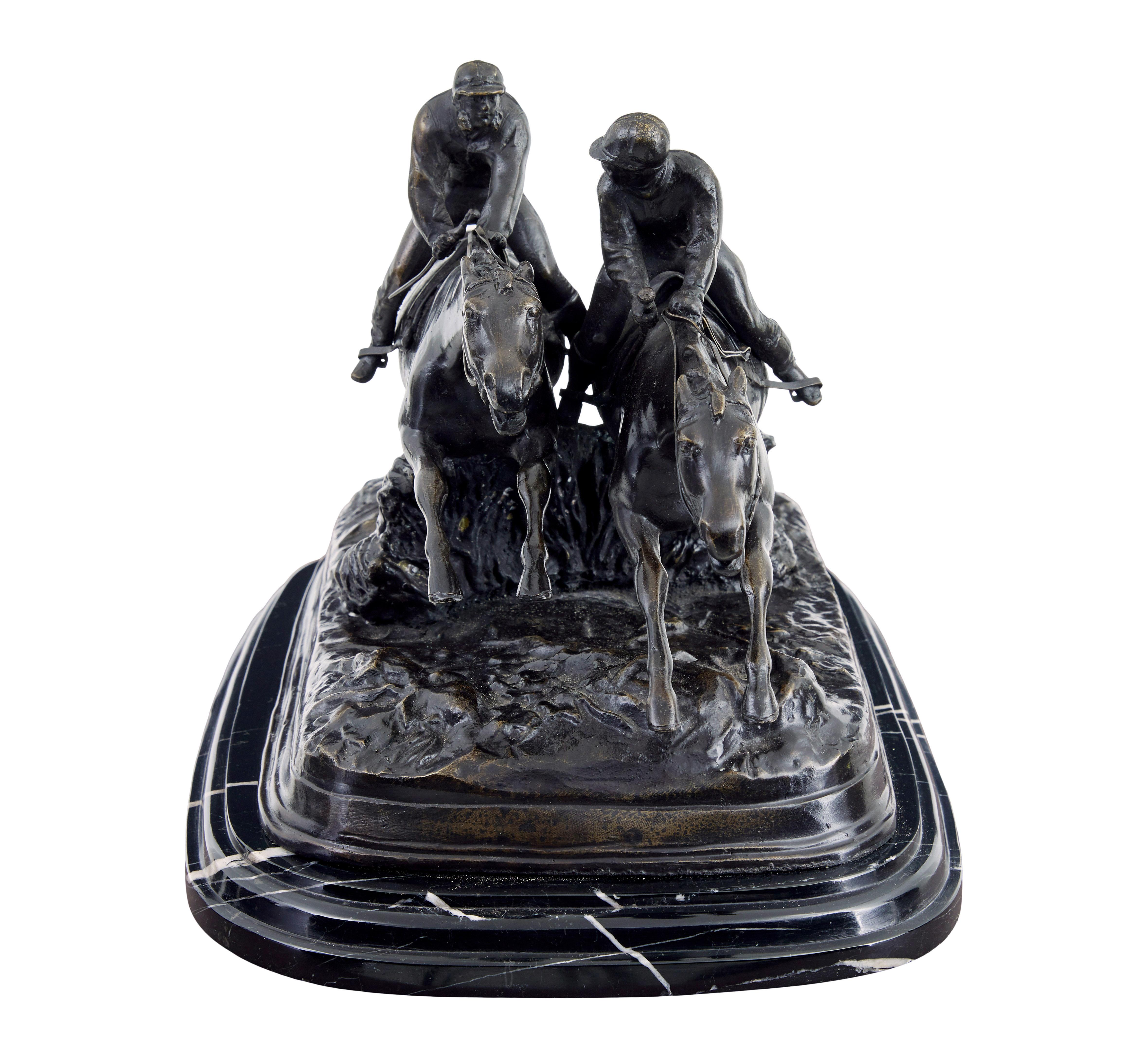 Schreibtischplatte für Pferderennen aus Bronze und Marmor des 20. Jahrhunderts (Viktorianisch) im Angebot