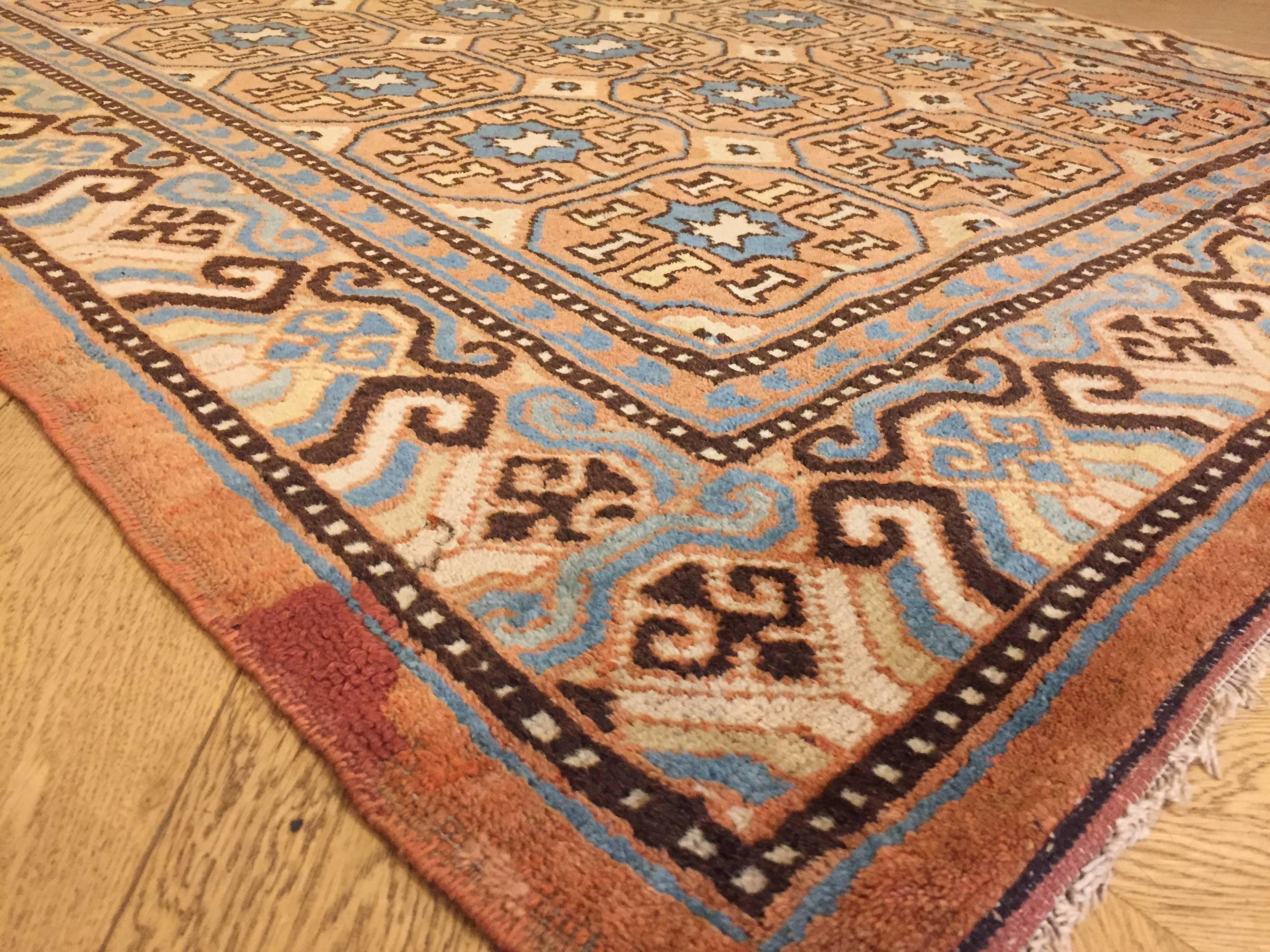 19th Century Brown and Blue Stylized Rosette Gul Chinese Khotan Rug, circa 1870s In Good Condition For Sale In Firenze, IT