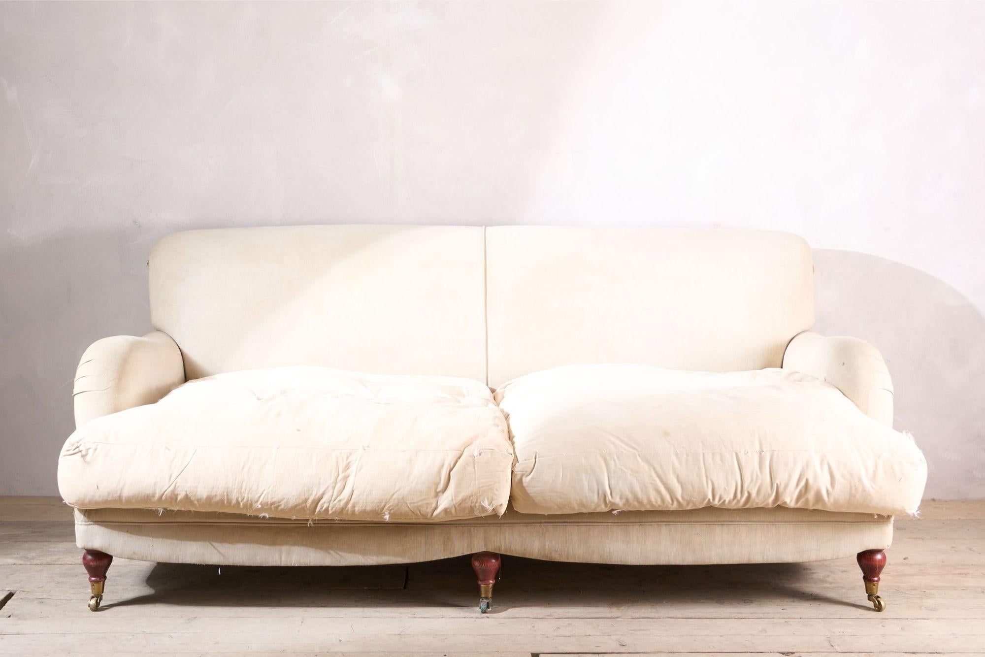 20th century Howard style country house sofa Excellent état - En vente à Malton, GB