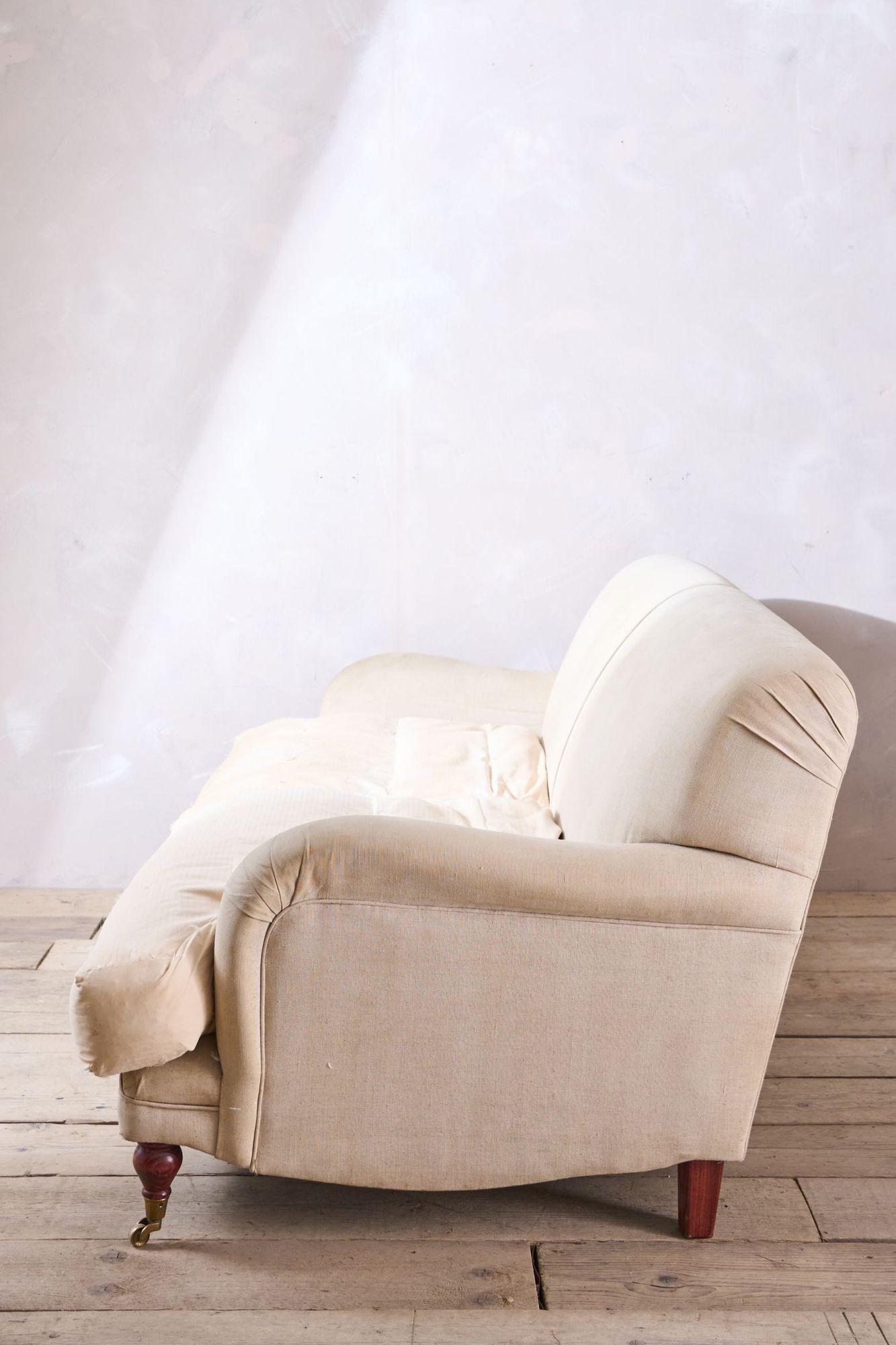 20th century Howard style country house sofa en vente 1