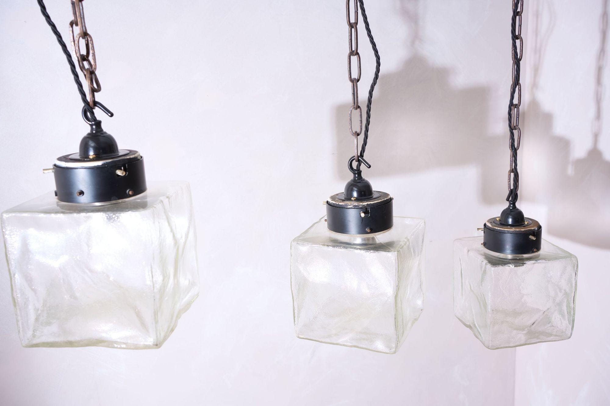 Lampade a sospensione a cubo di ghiaccio del XX secolo - 6 disponibili in vendita 1