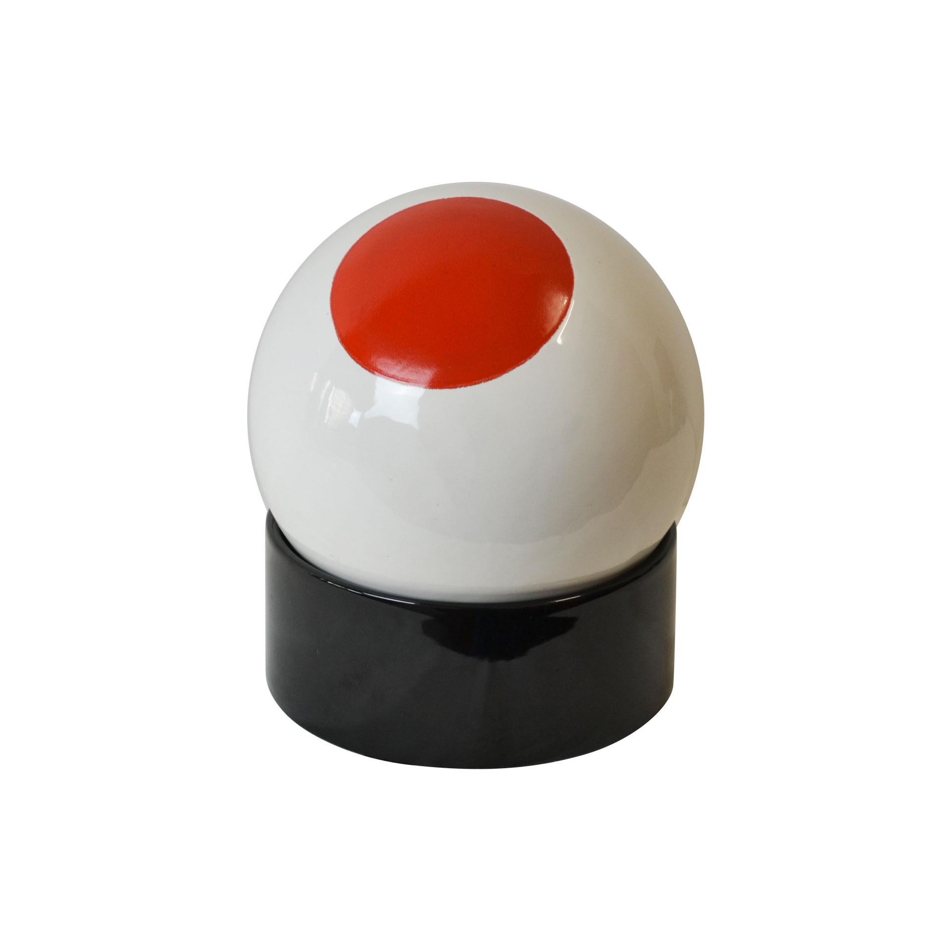 Eye shaped ceramic black, white and red colored, designed by Ico Parisi & Luisa Parisi in 1966 for Zanolly & Sebellin. The ceramic still carries the brand of the manufacturer. Entirely in glazed ceramic. Very good condition.