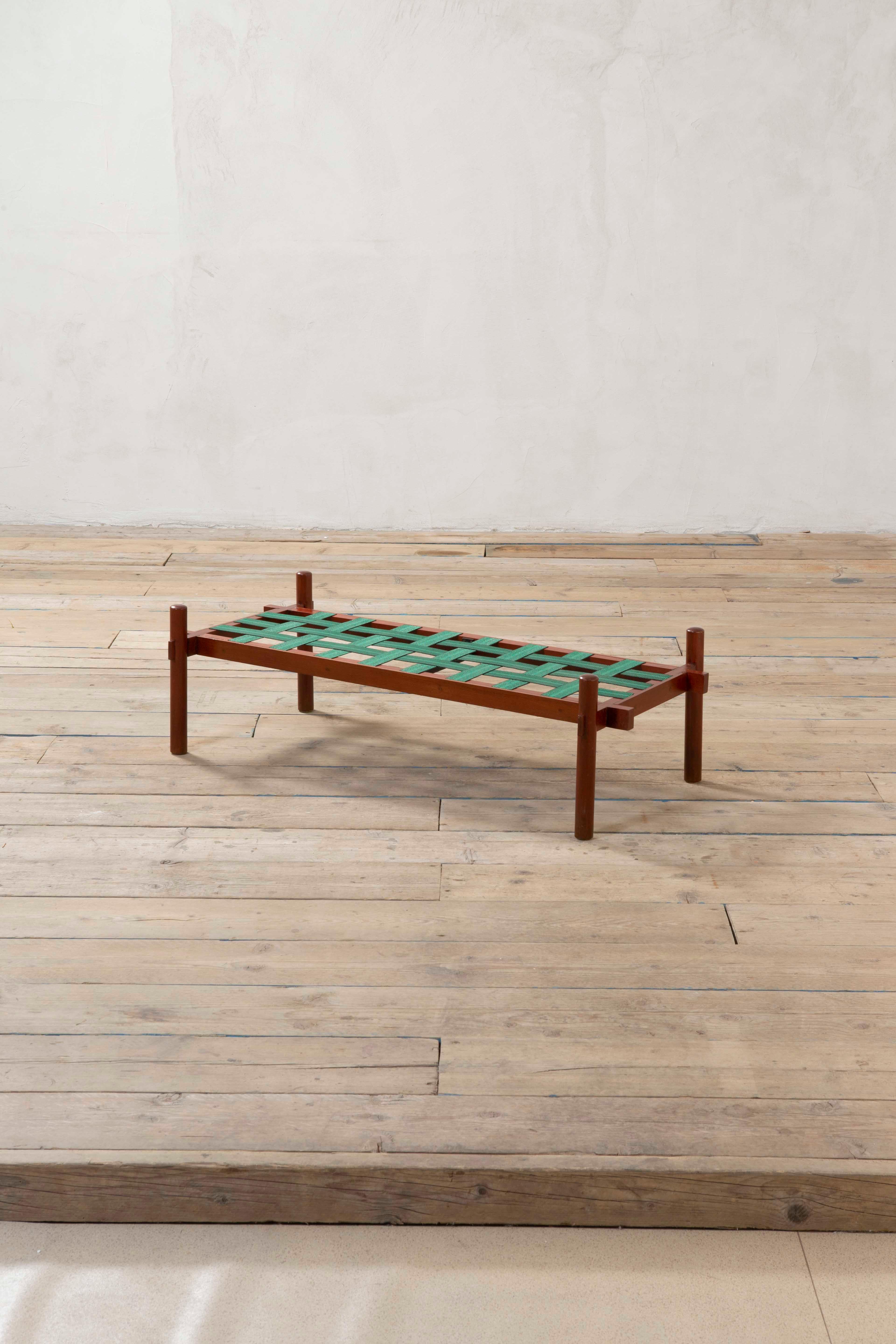 Tissu 20e siècle, Banc Ico Parisi avec structure en bois et assise en tissu, années 60 en vente