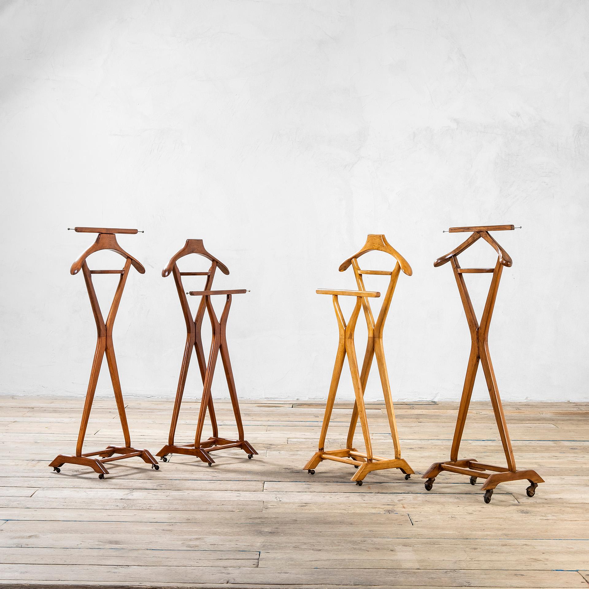 20th Century Ico Parisi Double Coat Rack in Wood with Metal Casters, Dark, 1950s For Sale 2