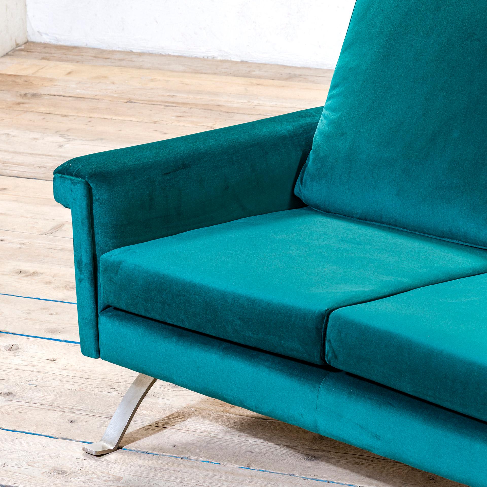 20. Jahrhundert, Ico Parisi für Cassina Blaues Samtsofa Mod. 975 (Italian) im Angebot
